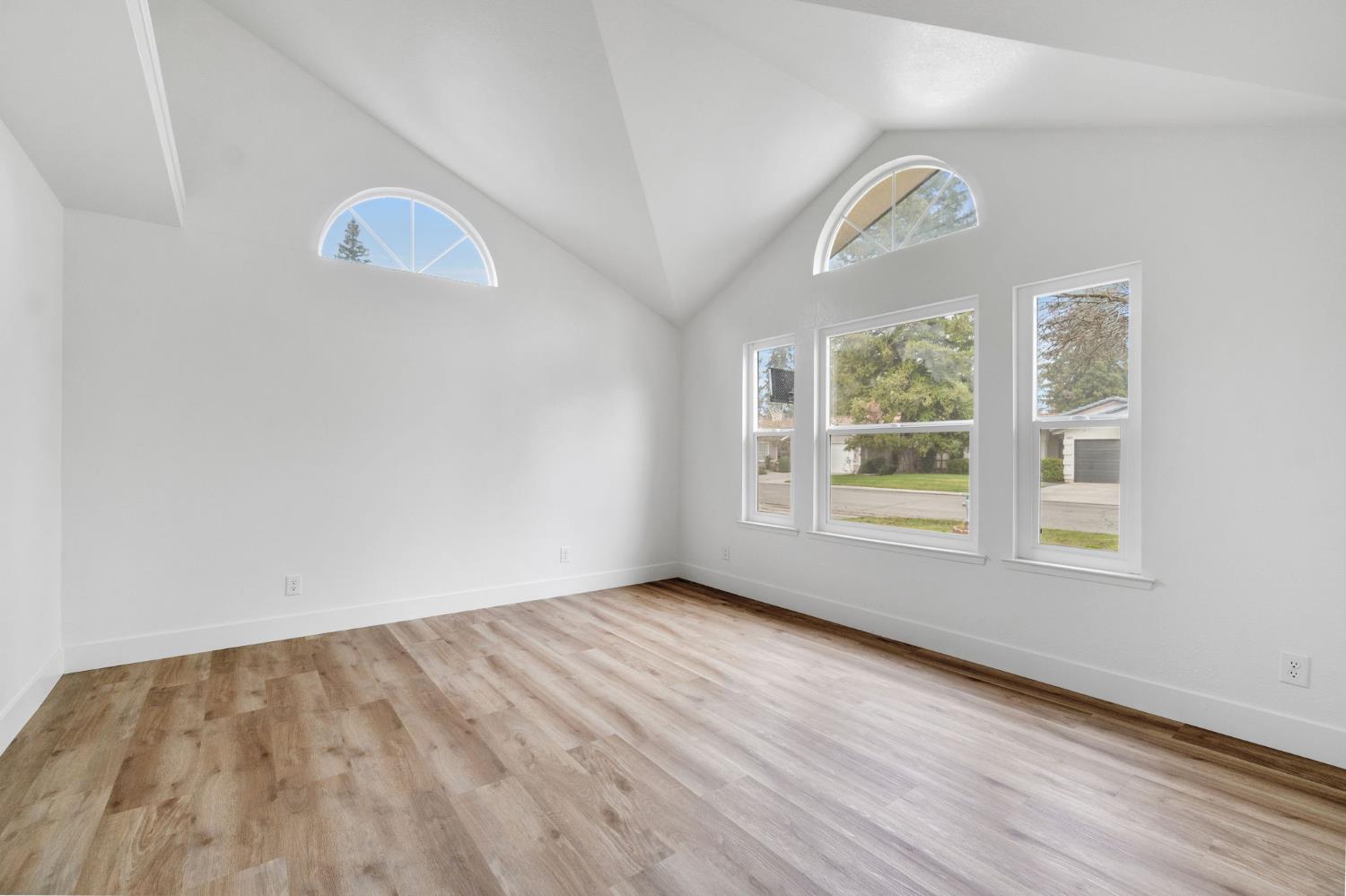 5881 W Locust Ave, Fresno, CA 93722