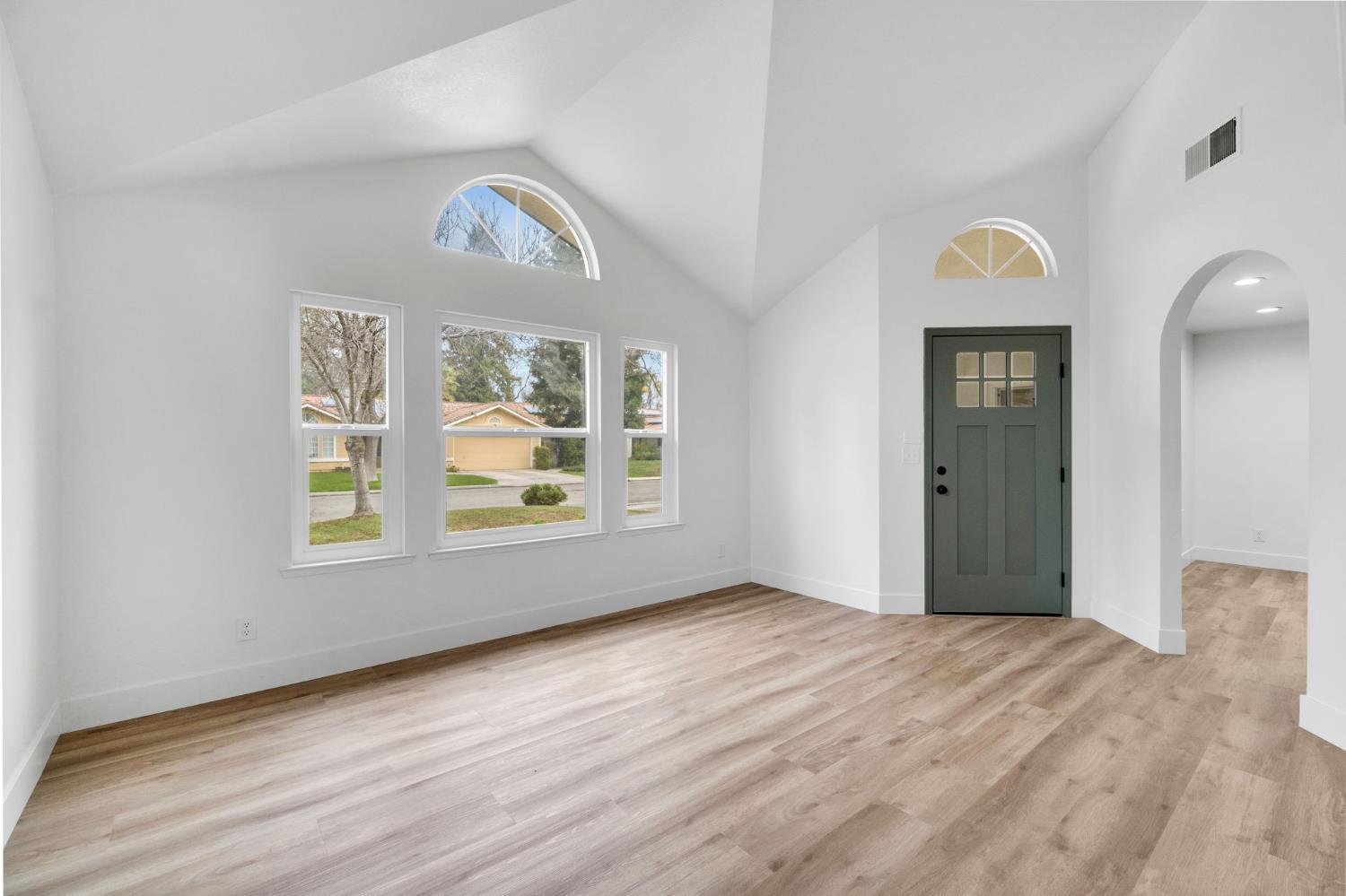 5881 W Locust Ave, Fresno, CA 93722