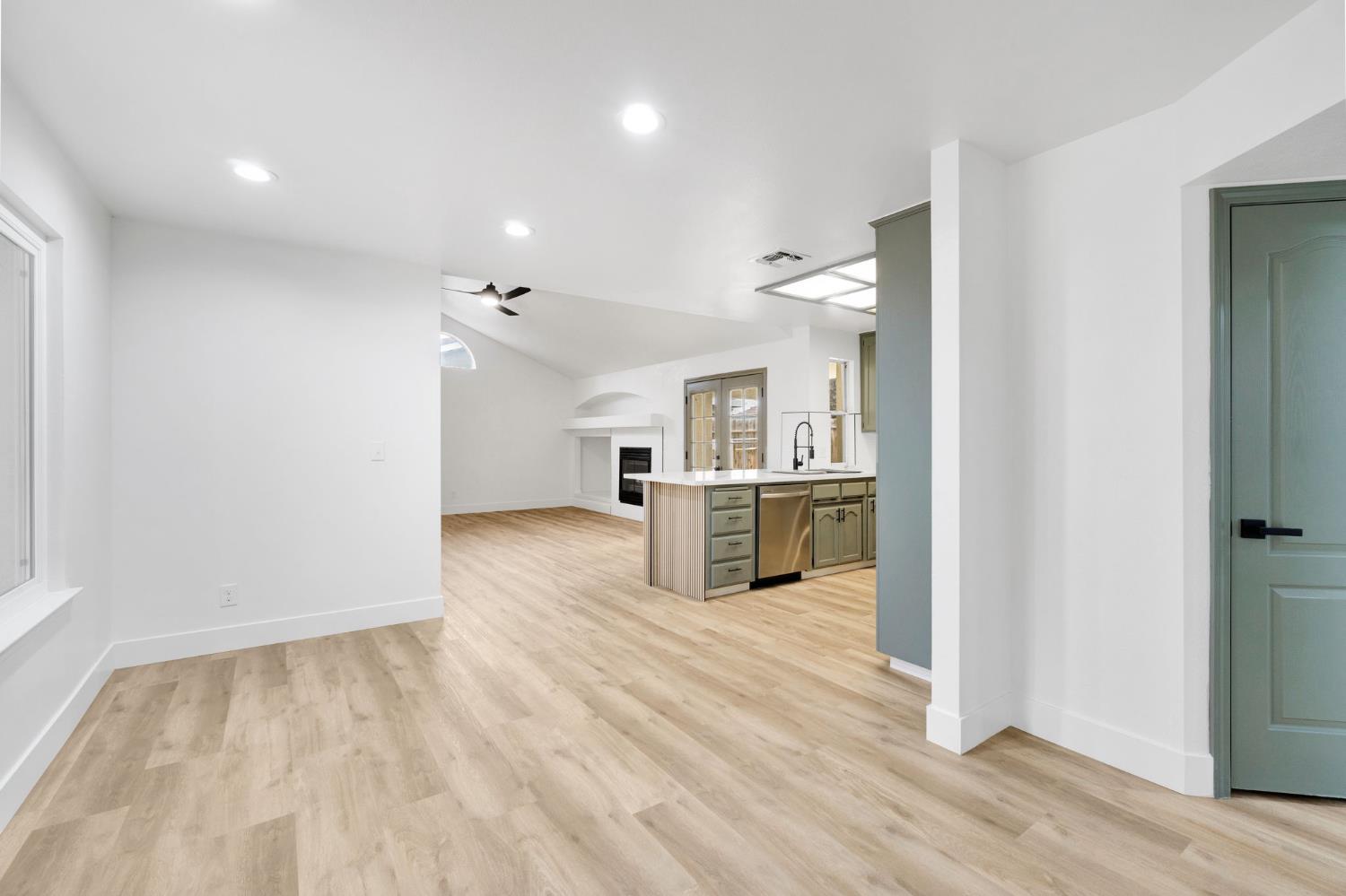 5881 W Locust Ave, Fresno, CA 93722