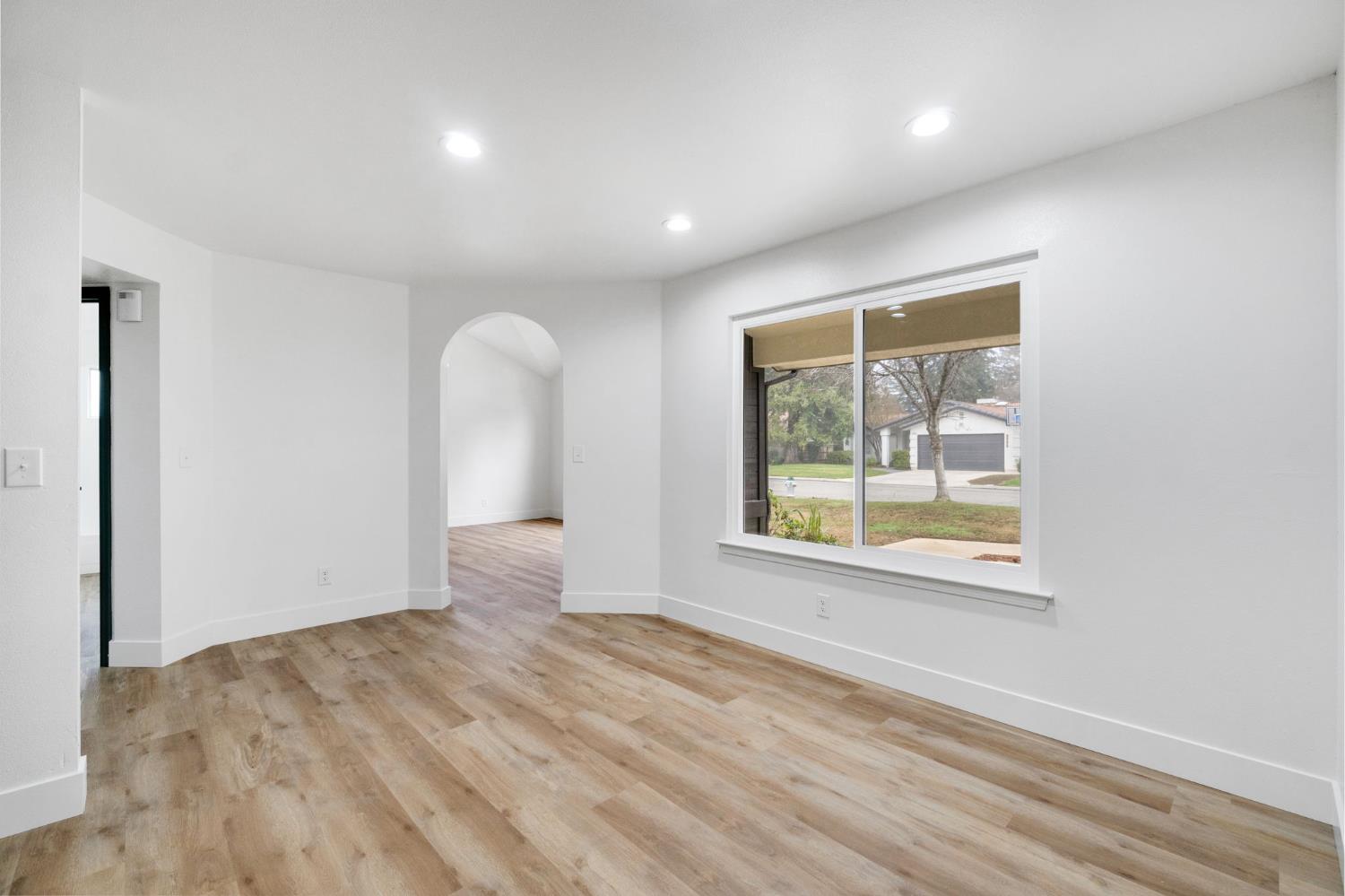 5881 W Locust Ave, Fresno, CA 93722