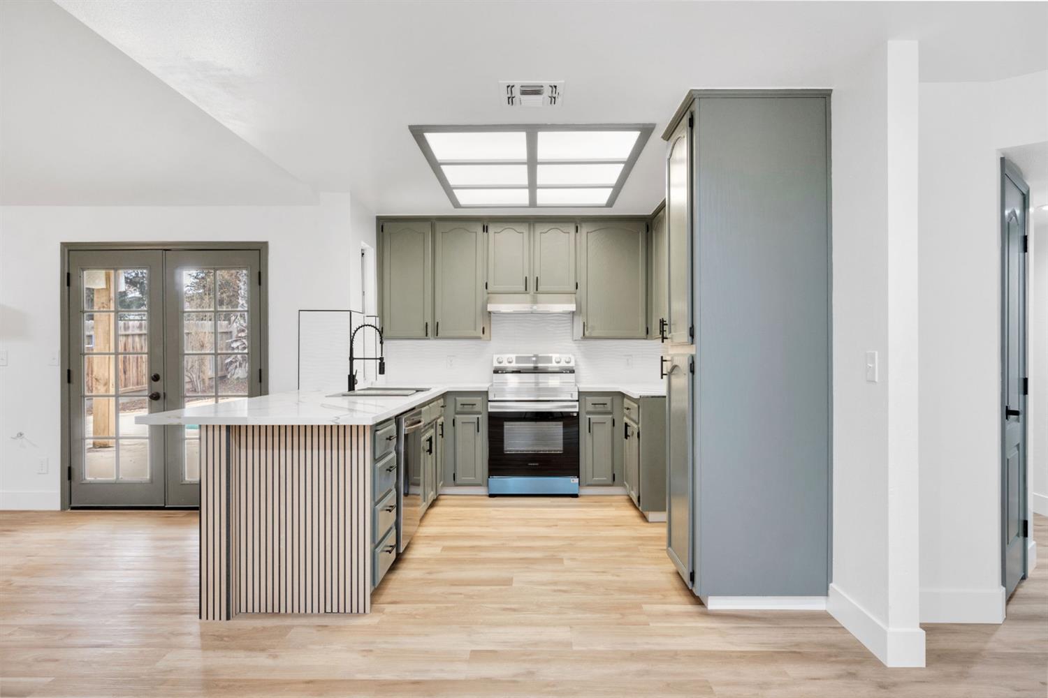 5881 W Locust Ave, Fresno, CA 93722