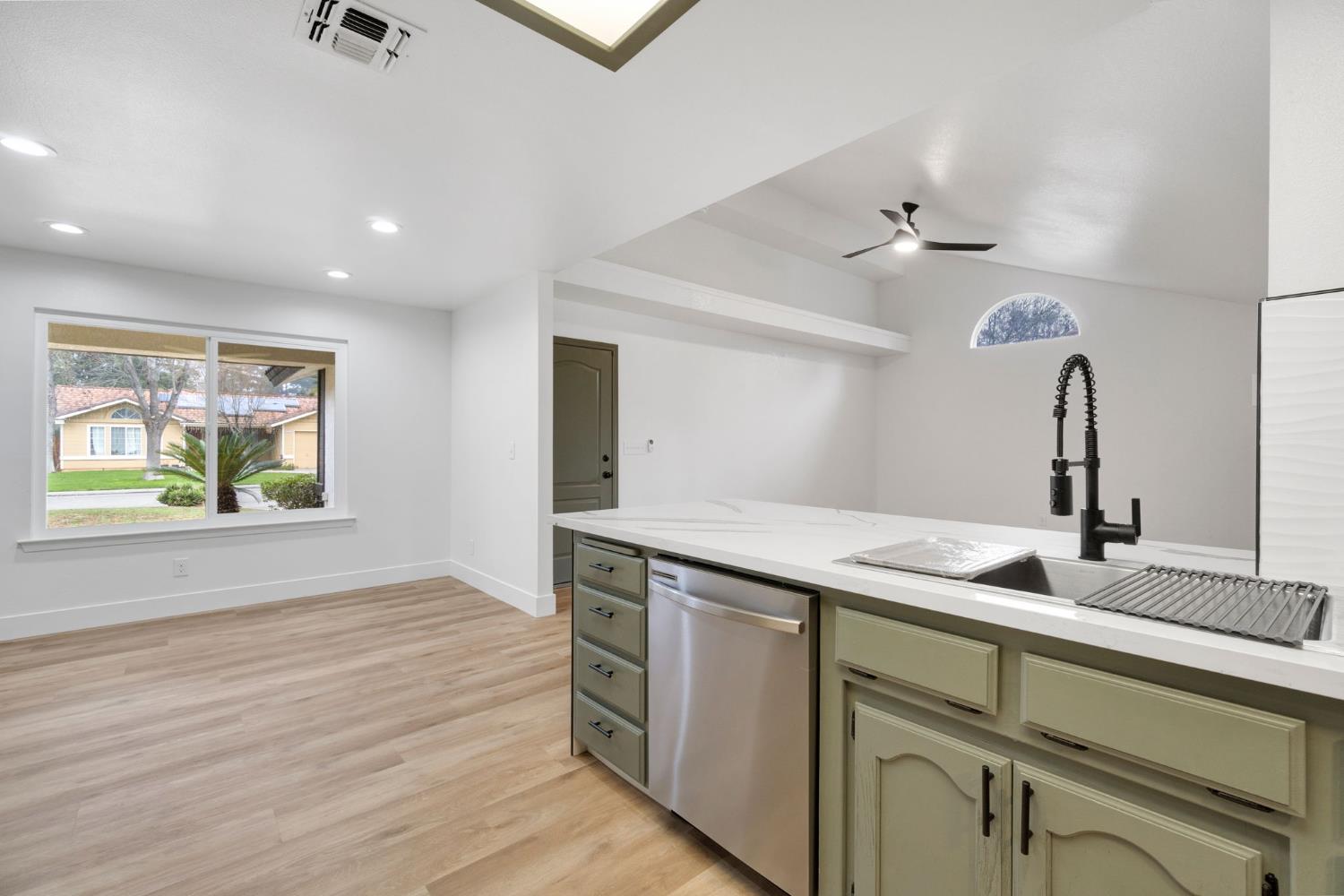 5881 W Locust Ave, Fresno, CA 93722