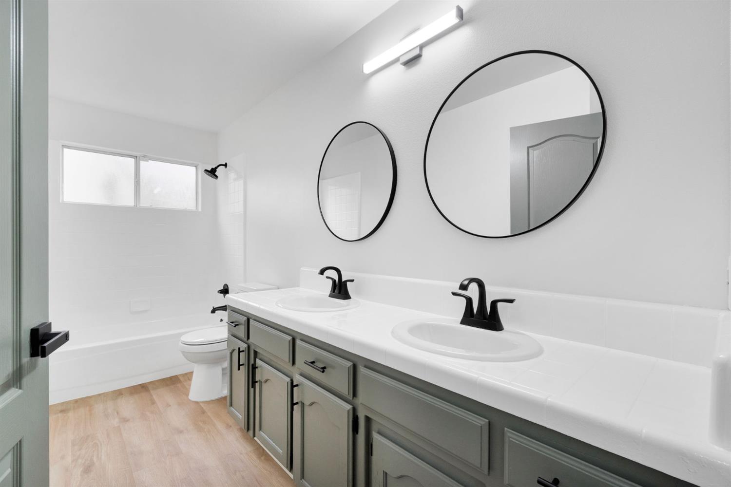 5881 W Locust Ave, Fresno, CA 93722