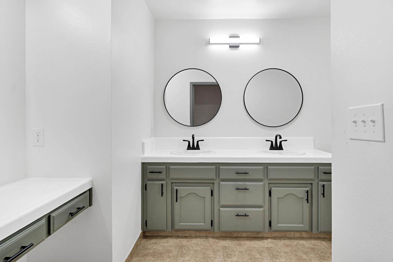 5881 W Locust Ave, Fresno, CA 93722