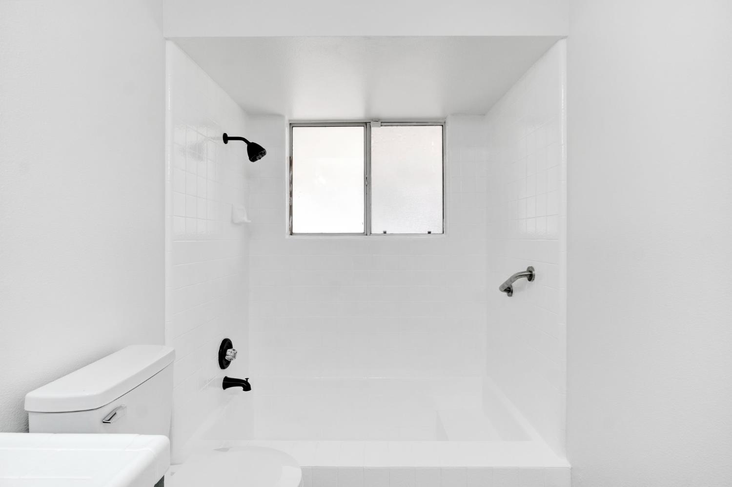 5881 W Locust Ave, Fresno, CA 93722