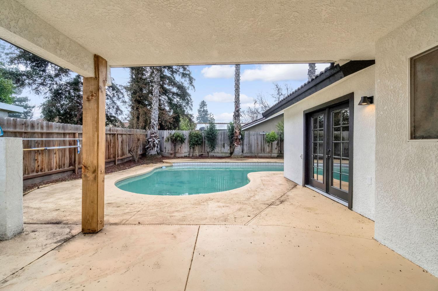 5881 W Locust Ave, Fresno, CA 93722