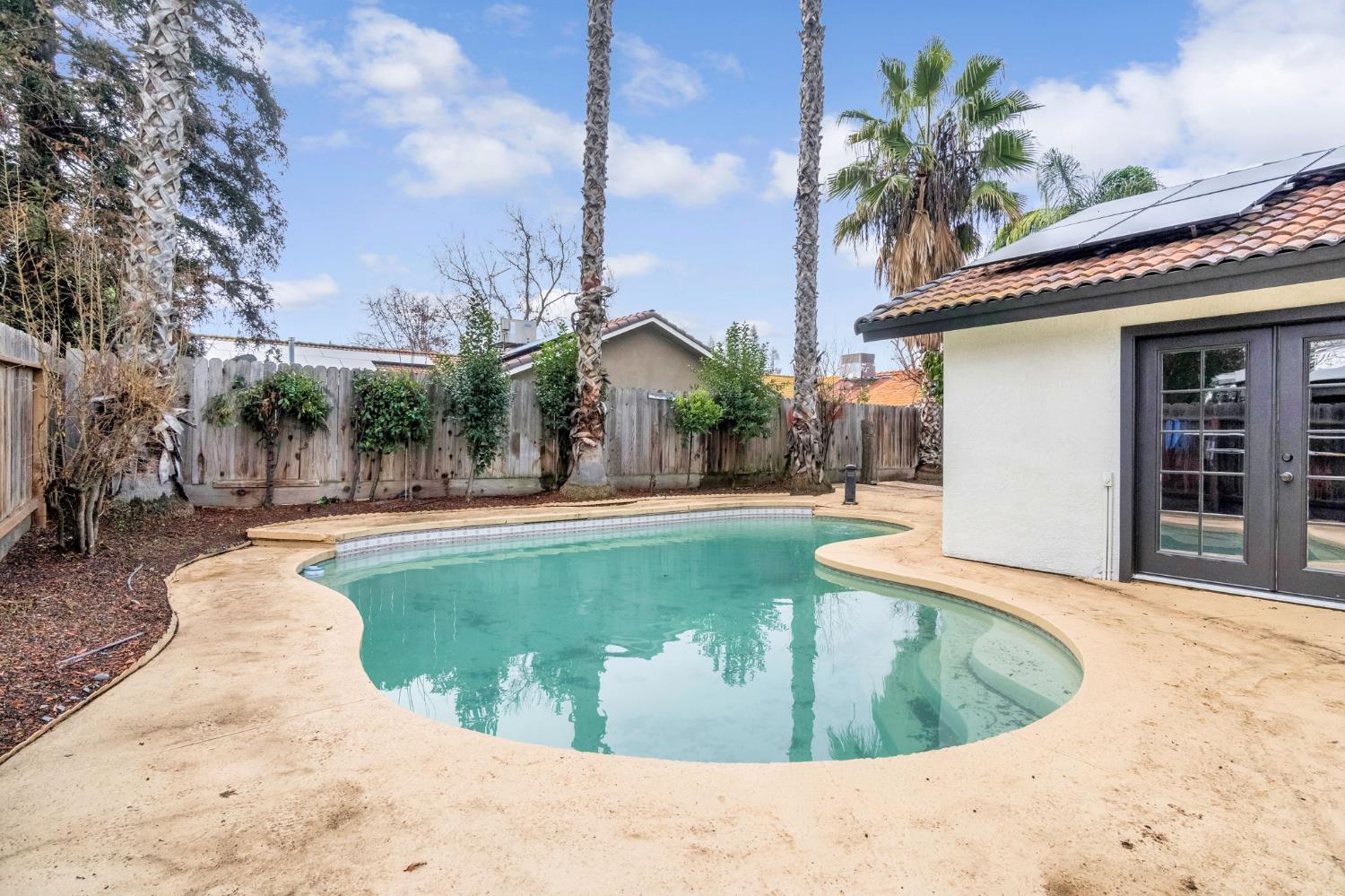 5881 W Locust Ave, Fresno, CA 93722