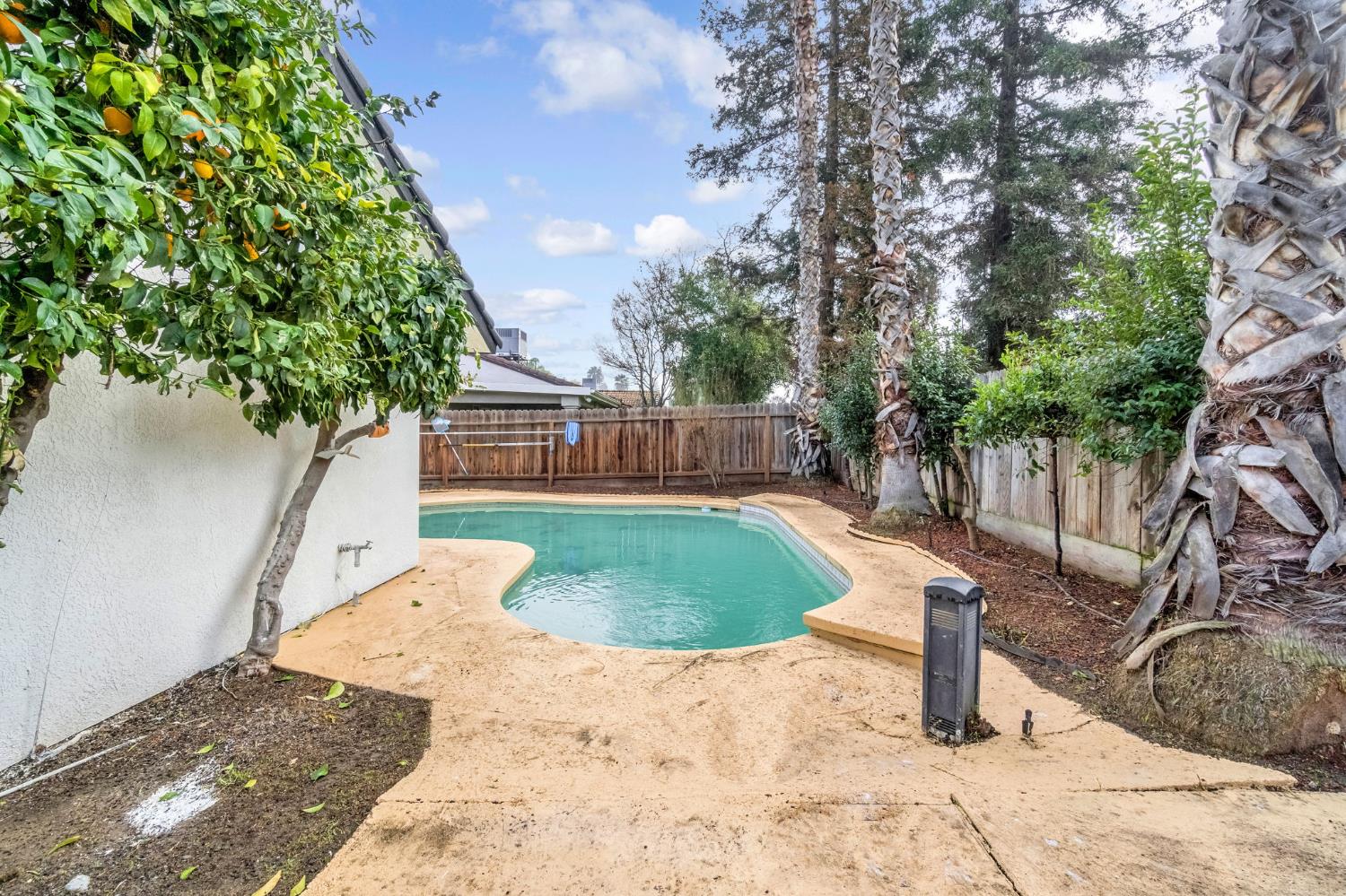 5881 W Locust Ave, Fresno, CA 93722