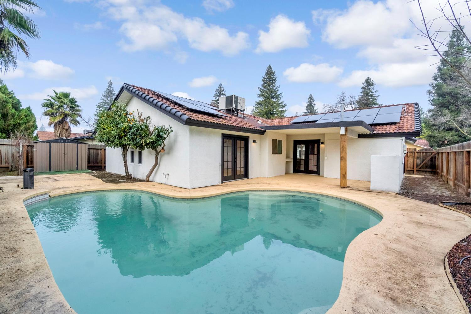 5881 W Locust Ave, Fresno, CA 93722