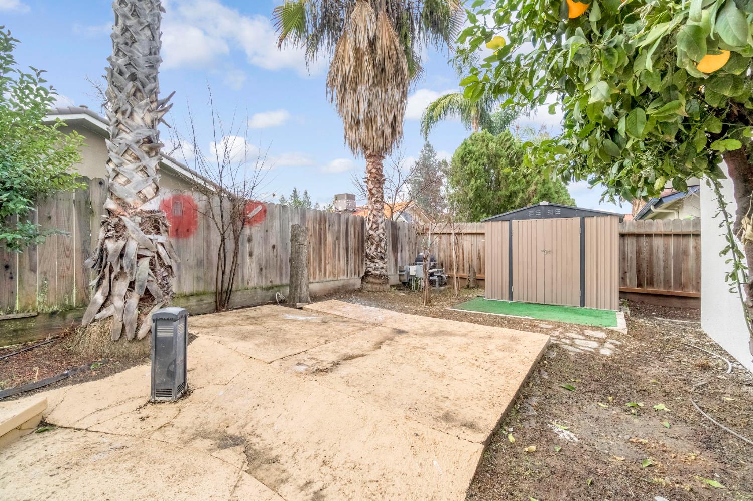 5881 W Locust Ave, Fresno, CA 93722