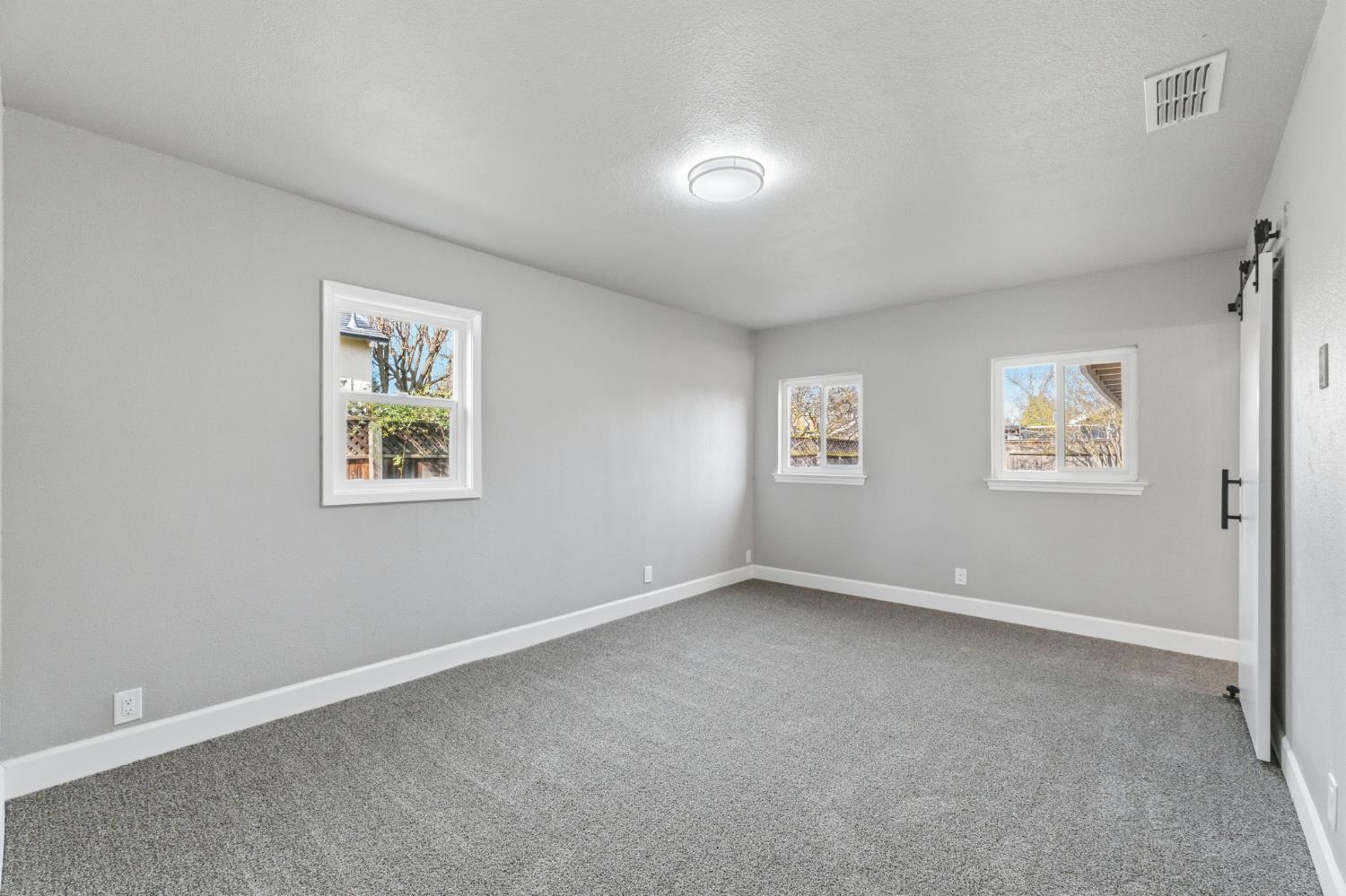 537 E Michigan Ave, Fresno, CA 93704