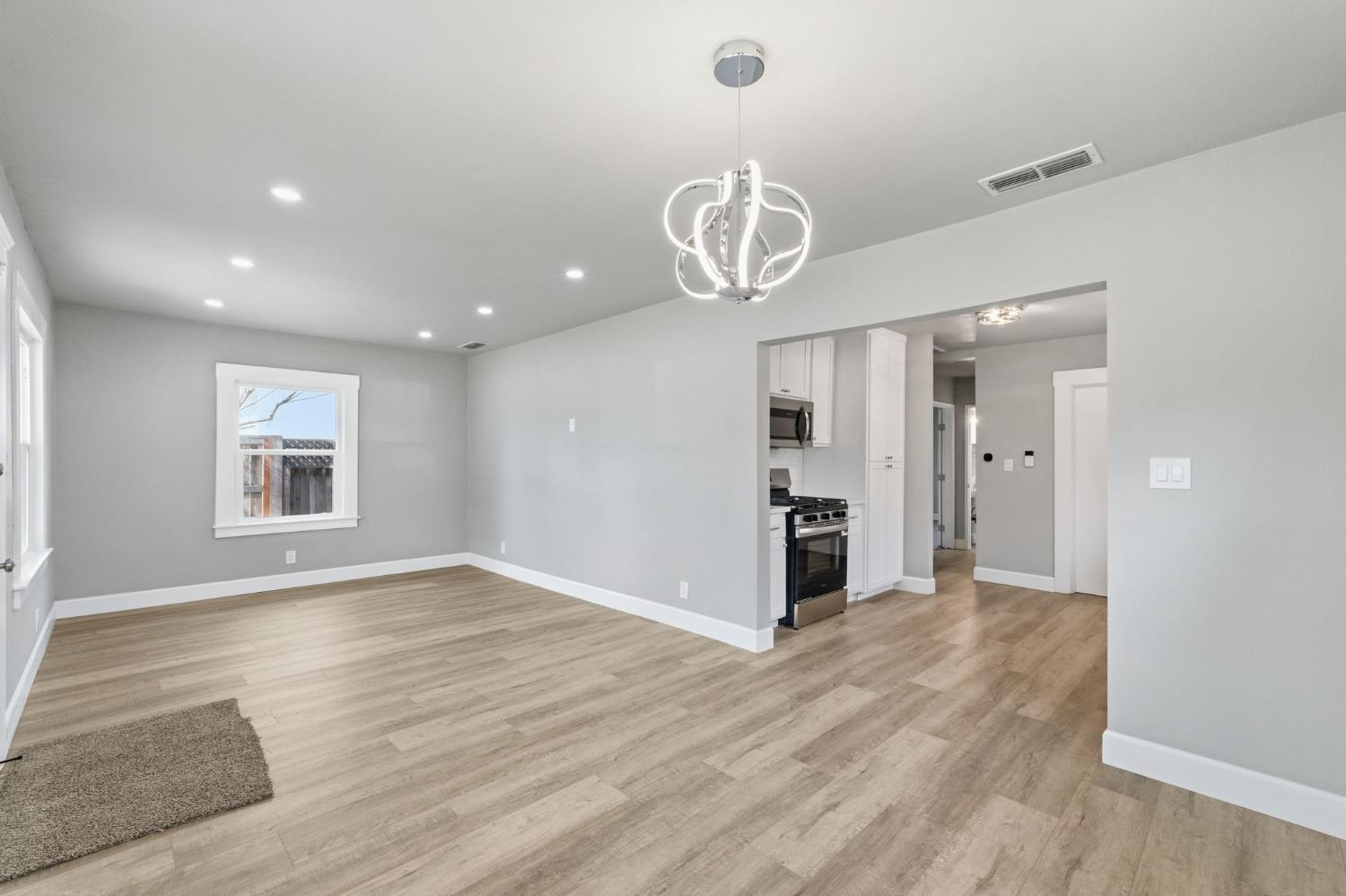 537 E Michigan Ave, Fresno, CA 93704