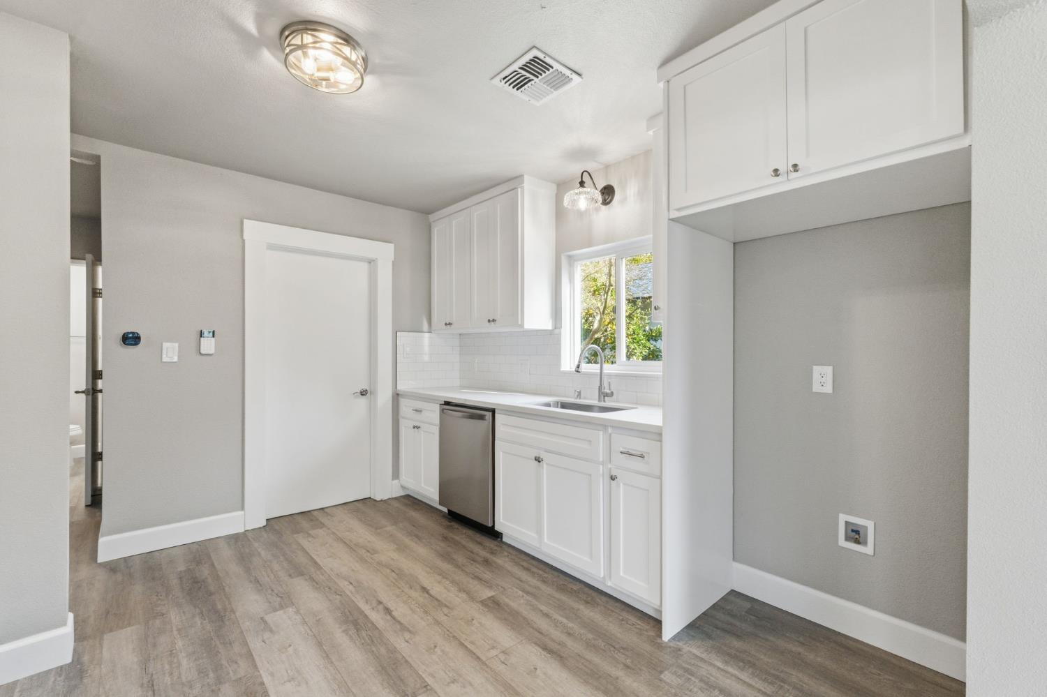 537 E Michigan Ave, Fresno, CA 93704