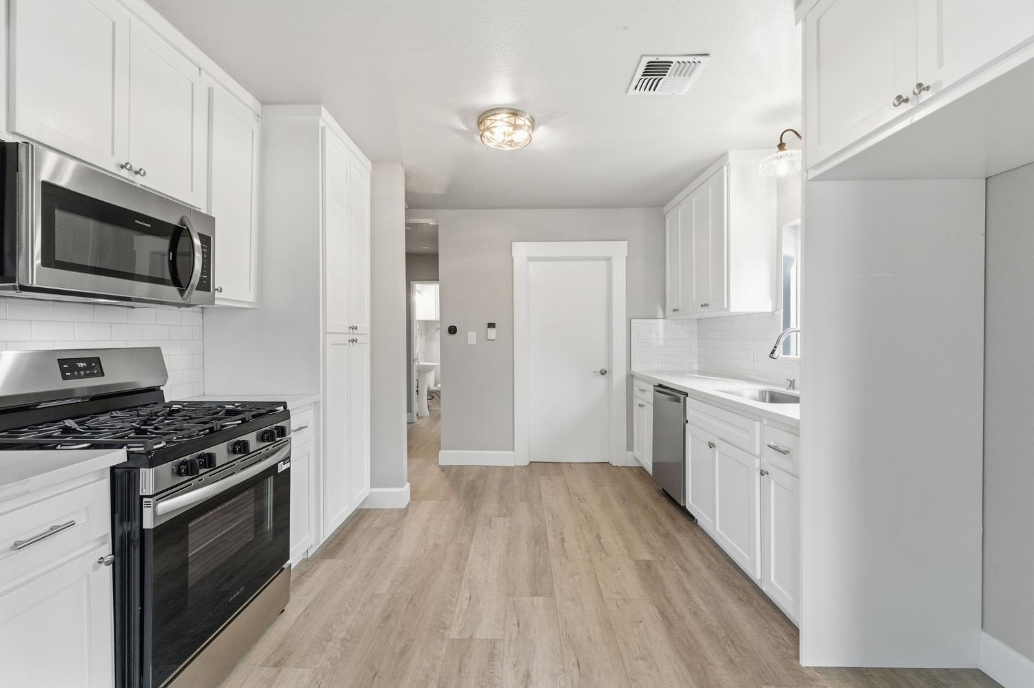 537 E Michigan Ave, Fresno, CA 93704