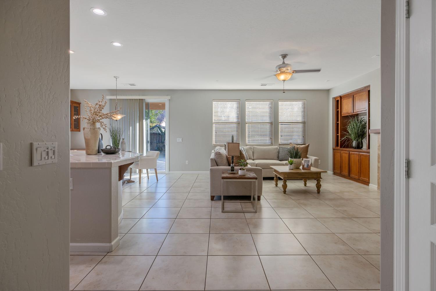 6317 Delaware, Visalia, CA 93291