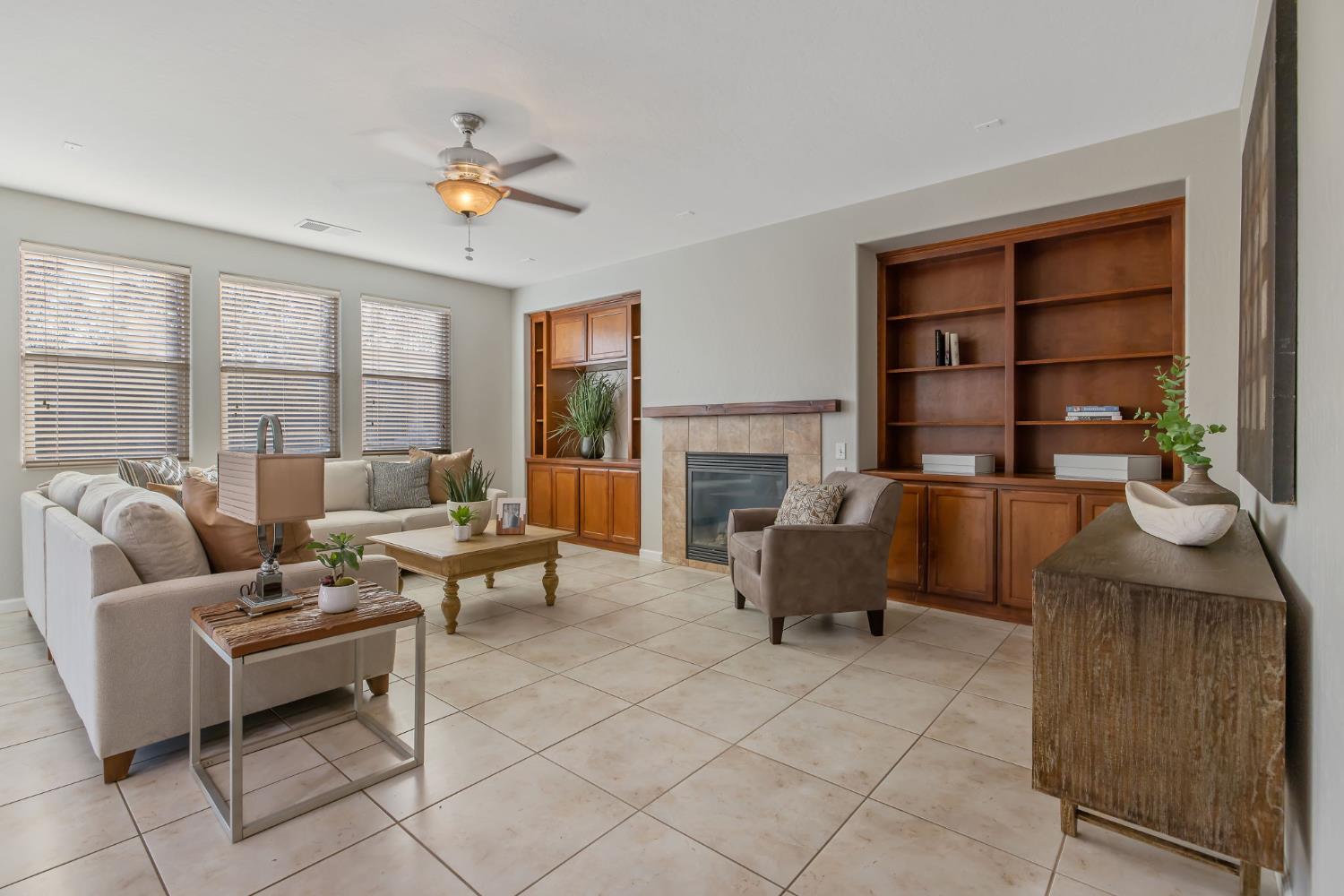 6317 Delaware, Visalia, CA 93291