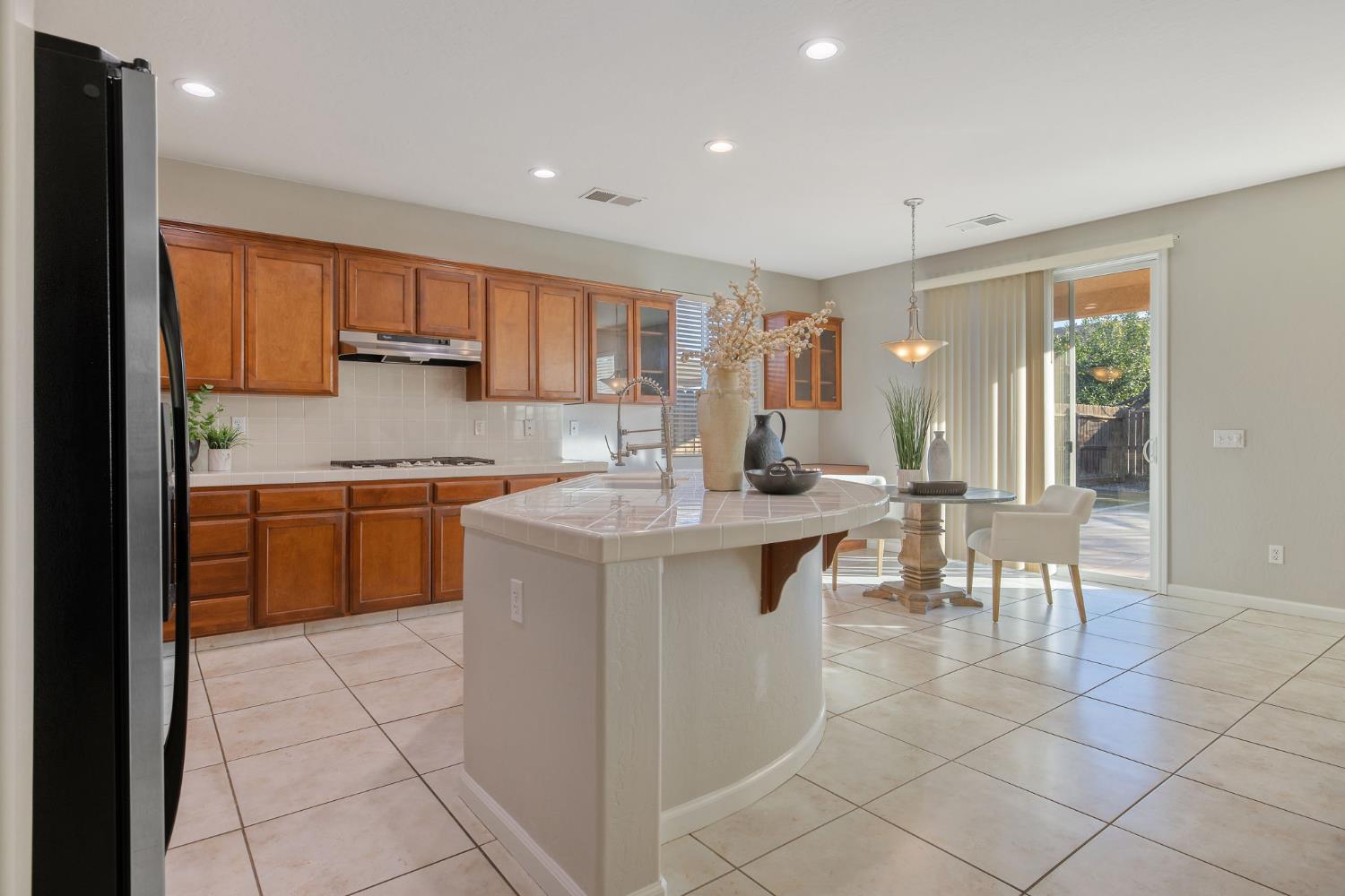 6317 Delaware, Visalia, CA 93291