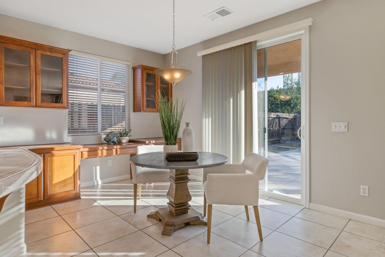 6317 Delaware, Visalia, CA 93291