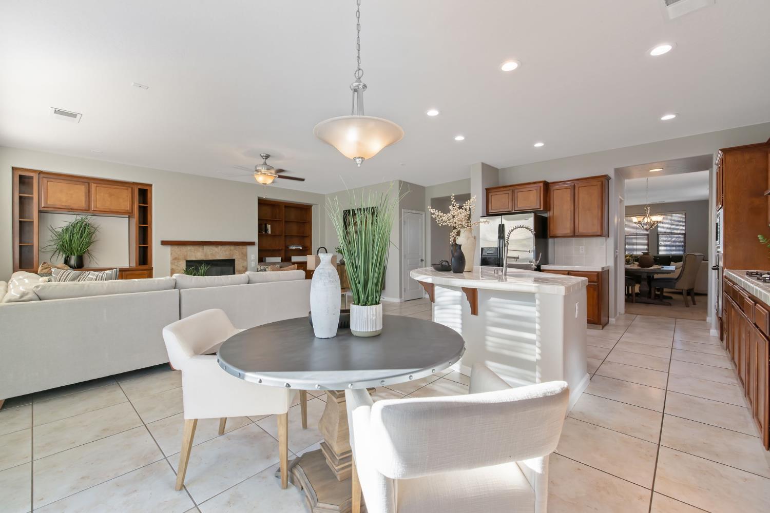 6317 Delaware, Visalia, CA 93291