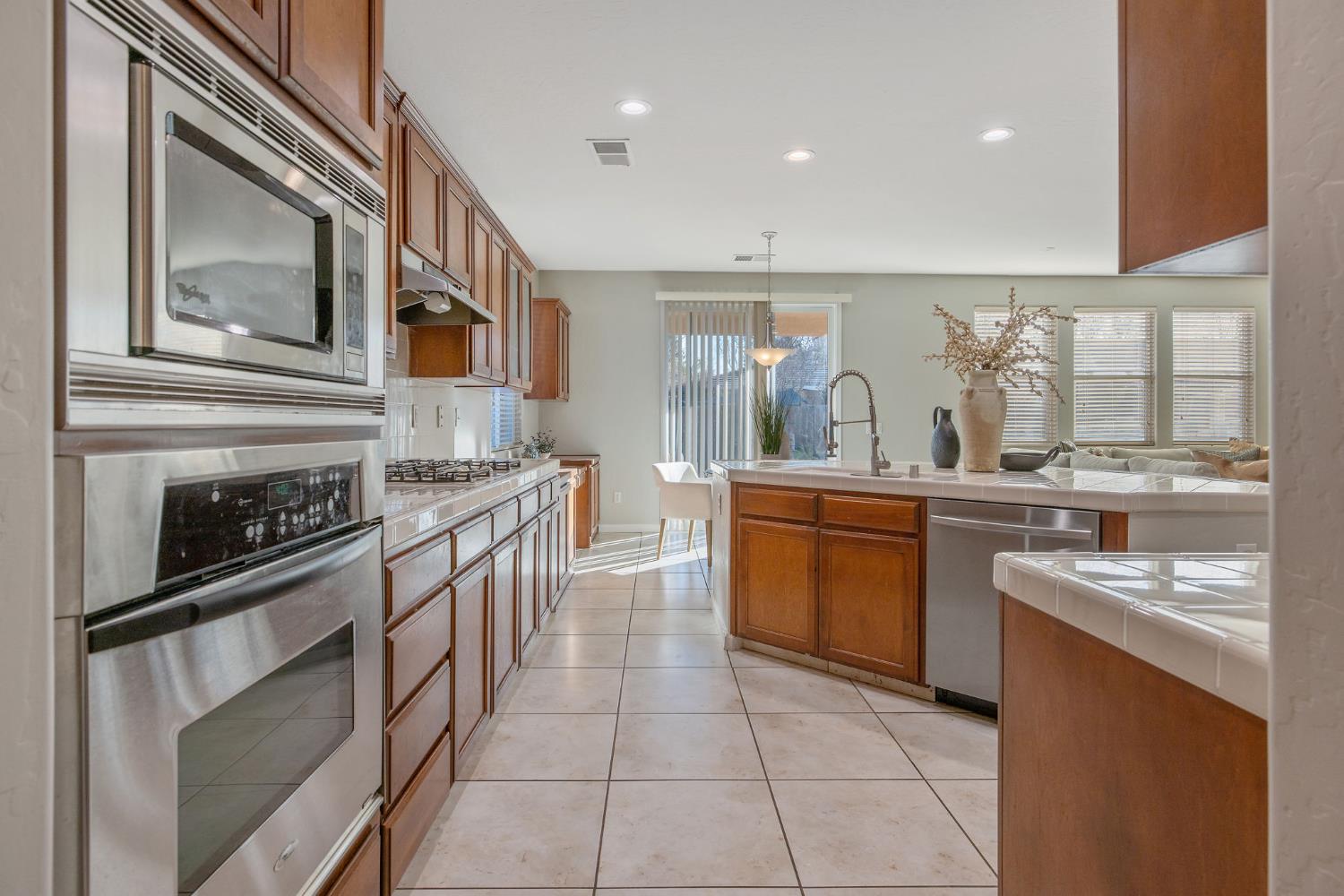 6317 Delaware, Visalia, CA 93291