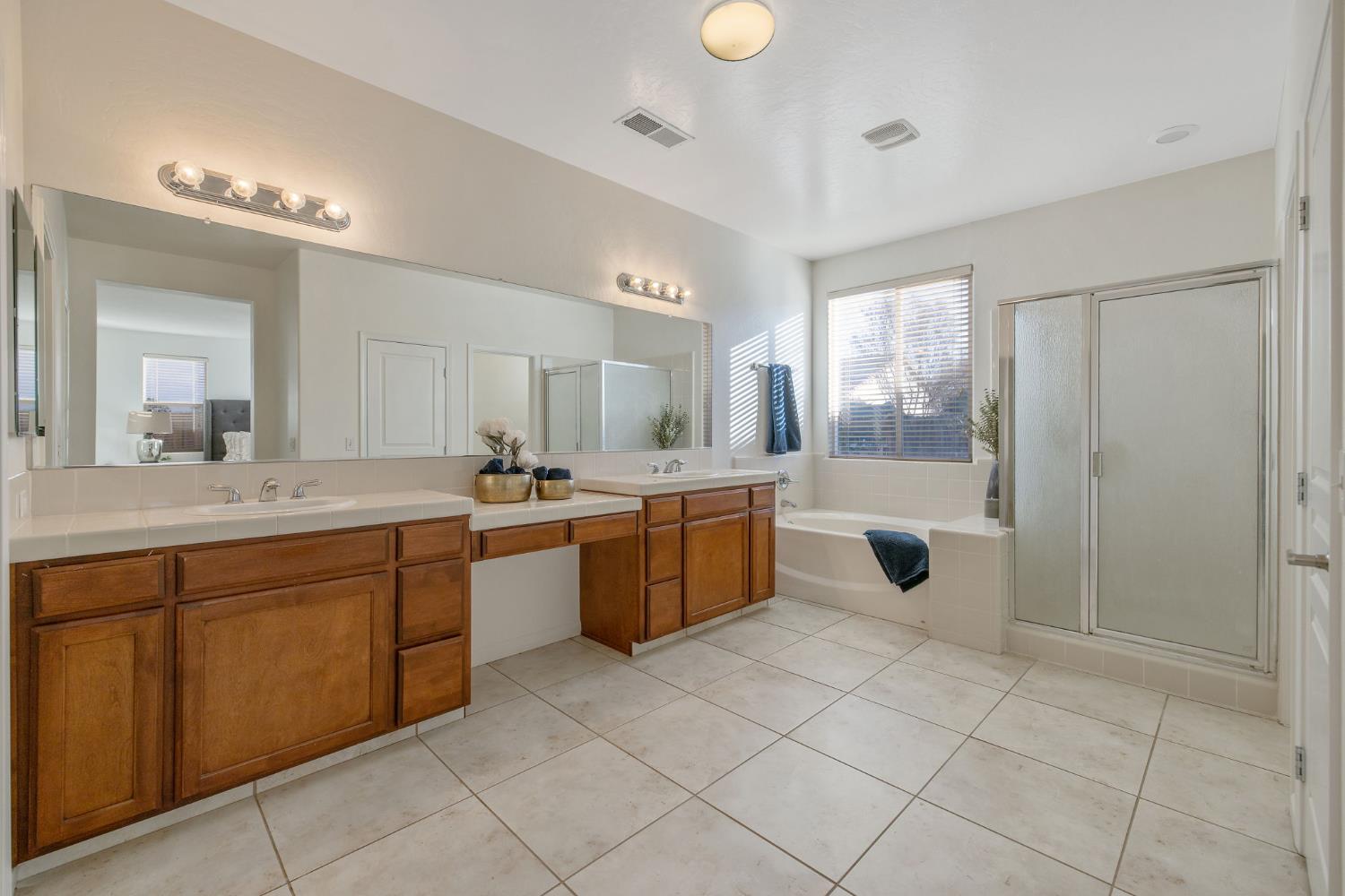 6317 Delaware, Visalia, CA 93291