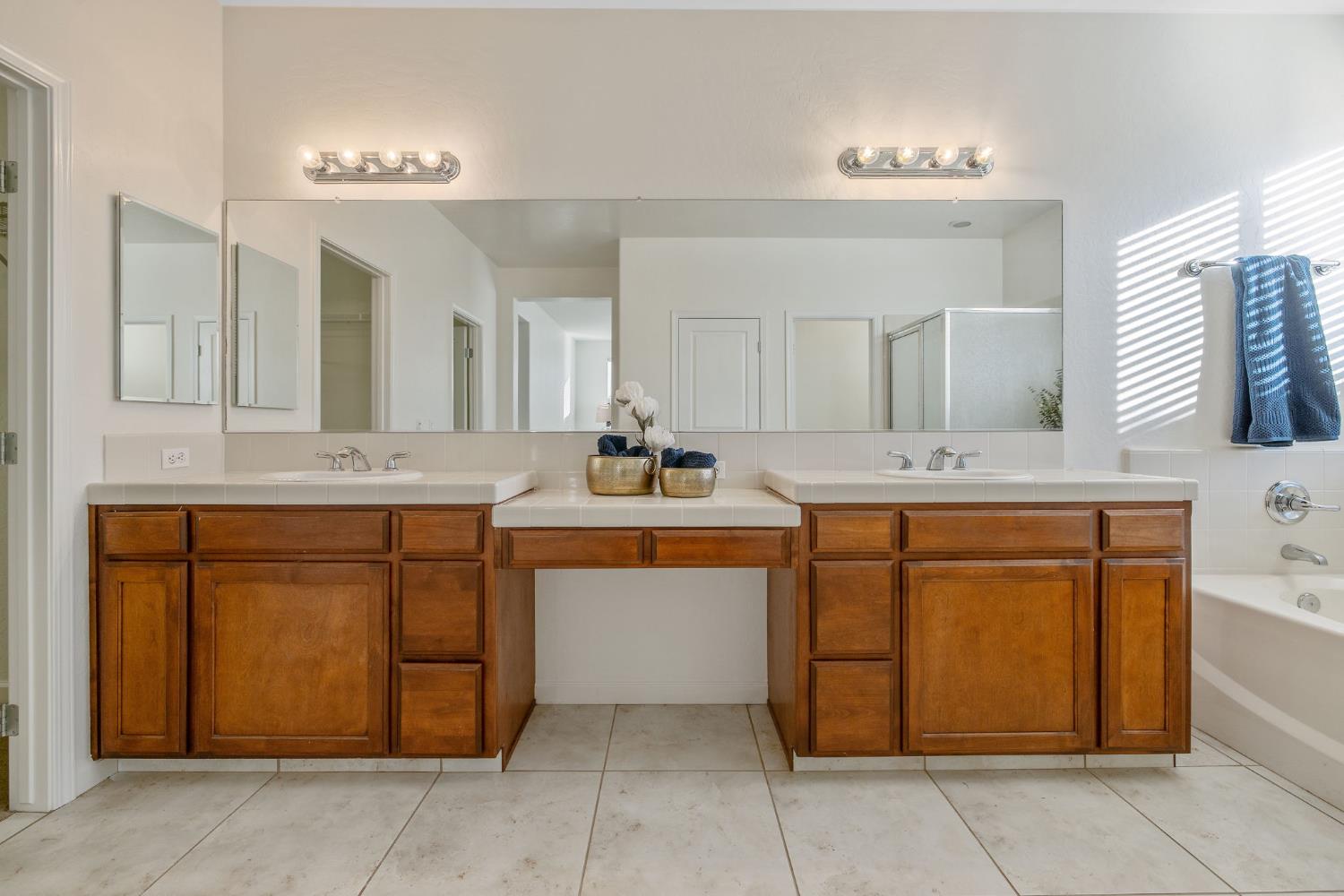 6317 Delaware, Visalia, CA 93291