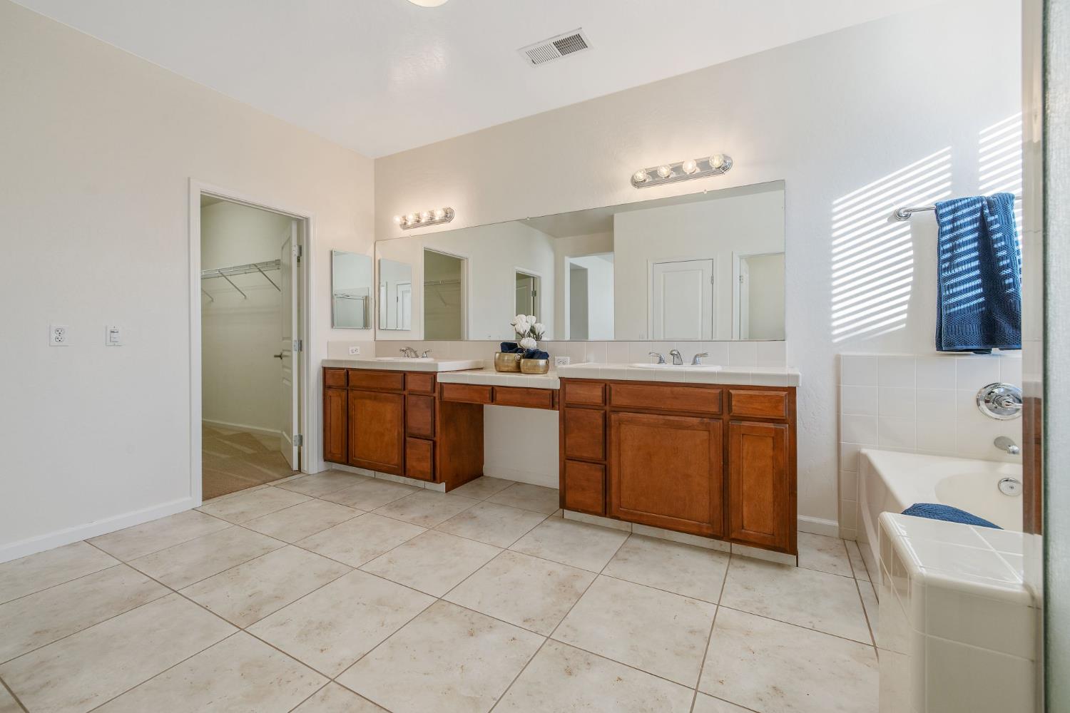 6317 Delaware, Visalia, CA 93291