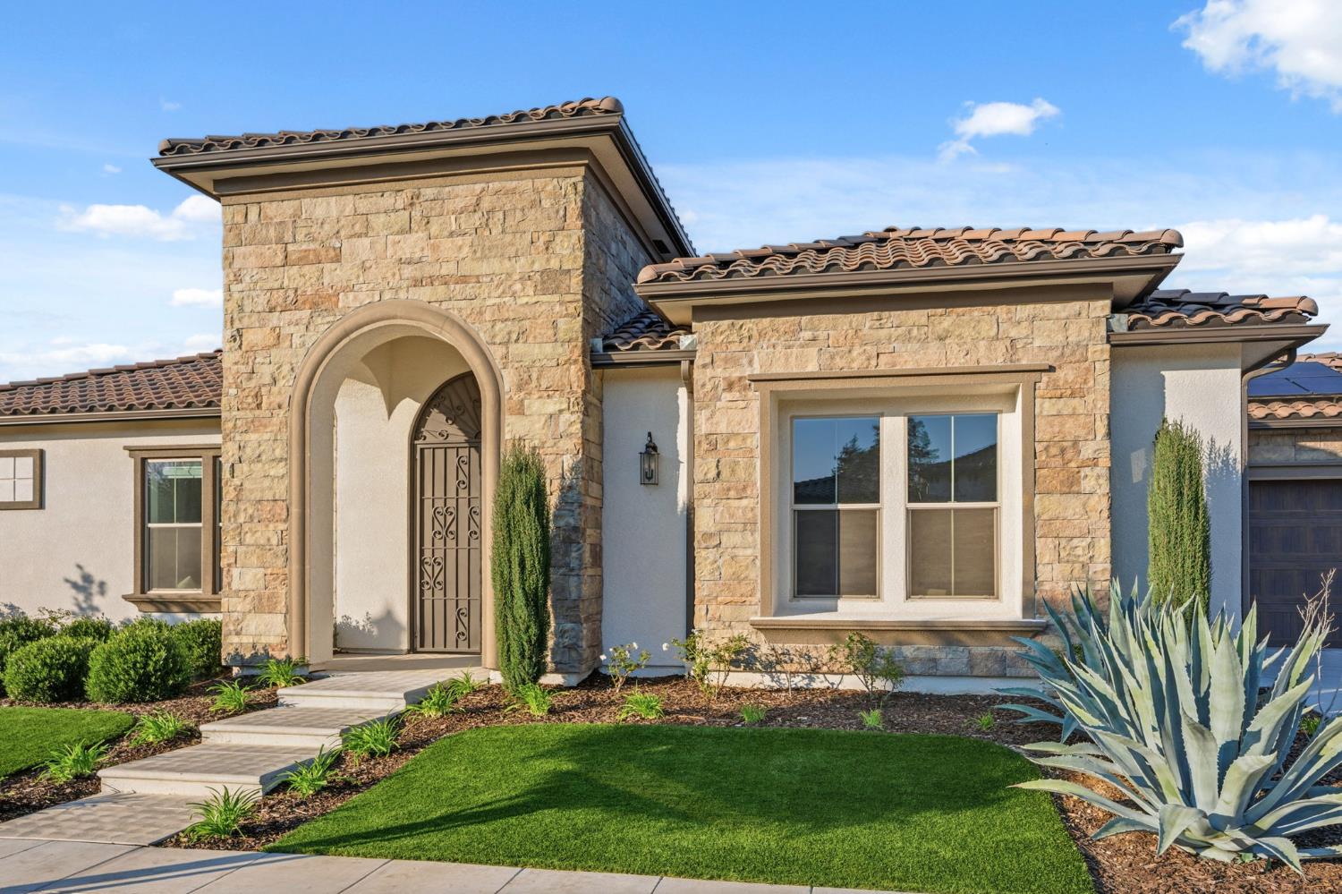 2687 Trenton Ave, Clovis, CA 93619