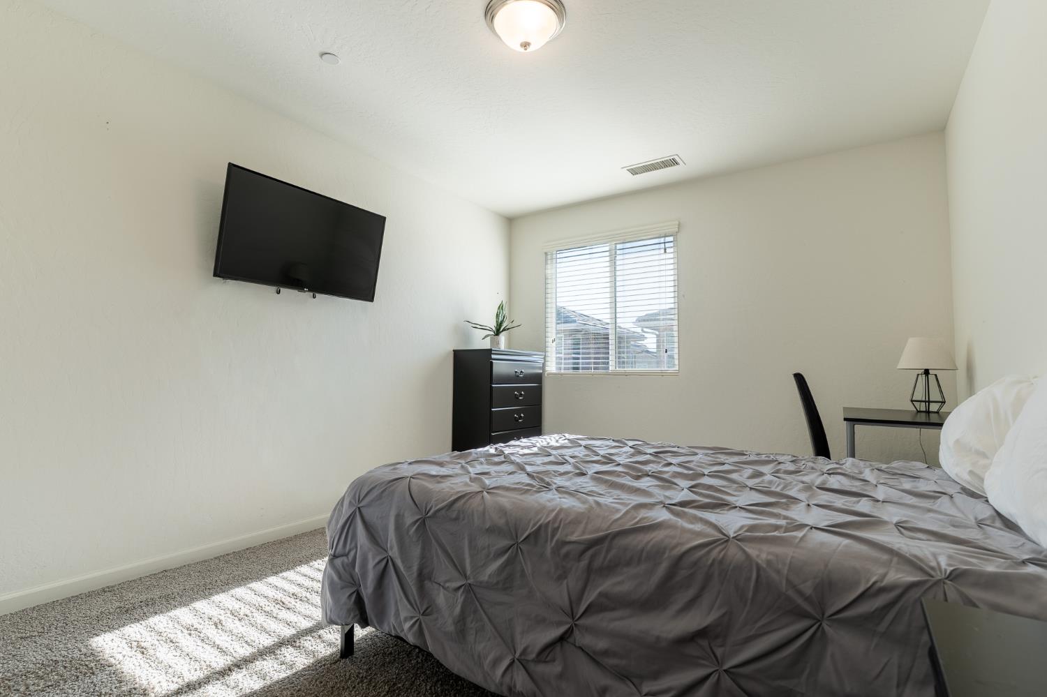 3742 Longford Way, Clovis, CA 93619