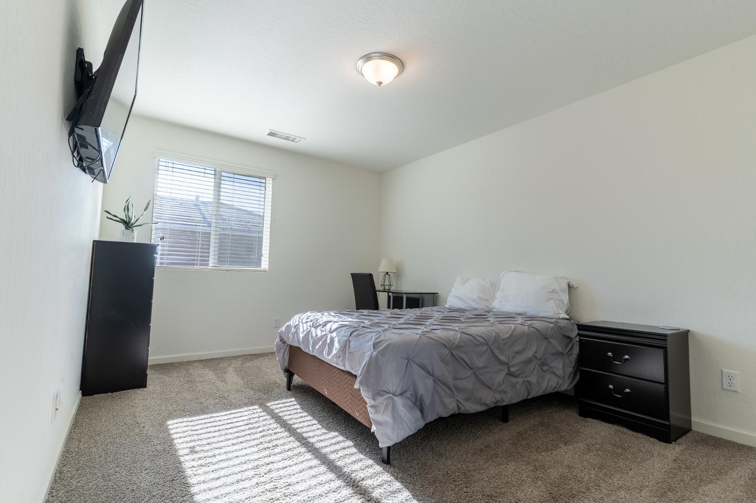 3742 Longford Way, Clovis, CA 93619