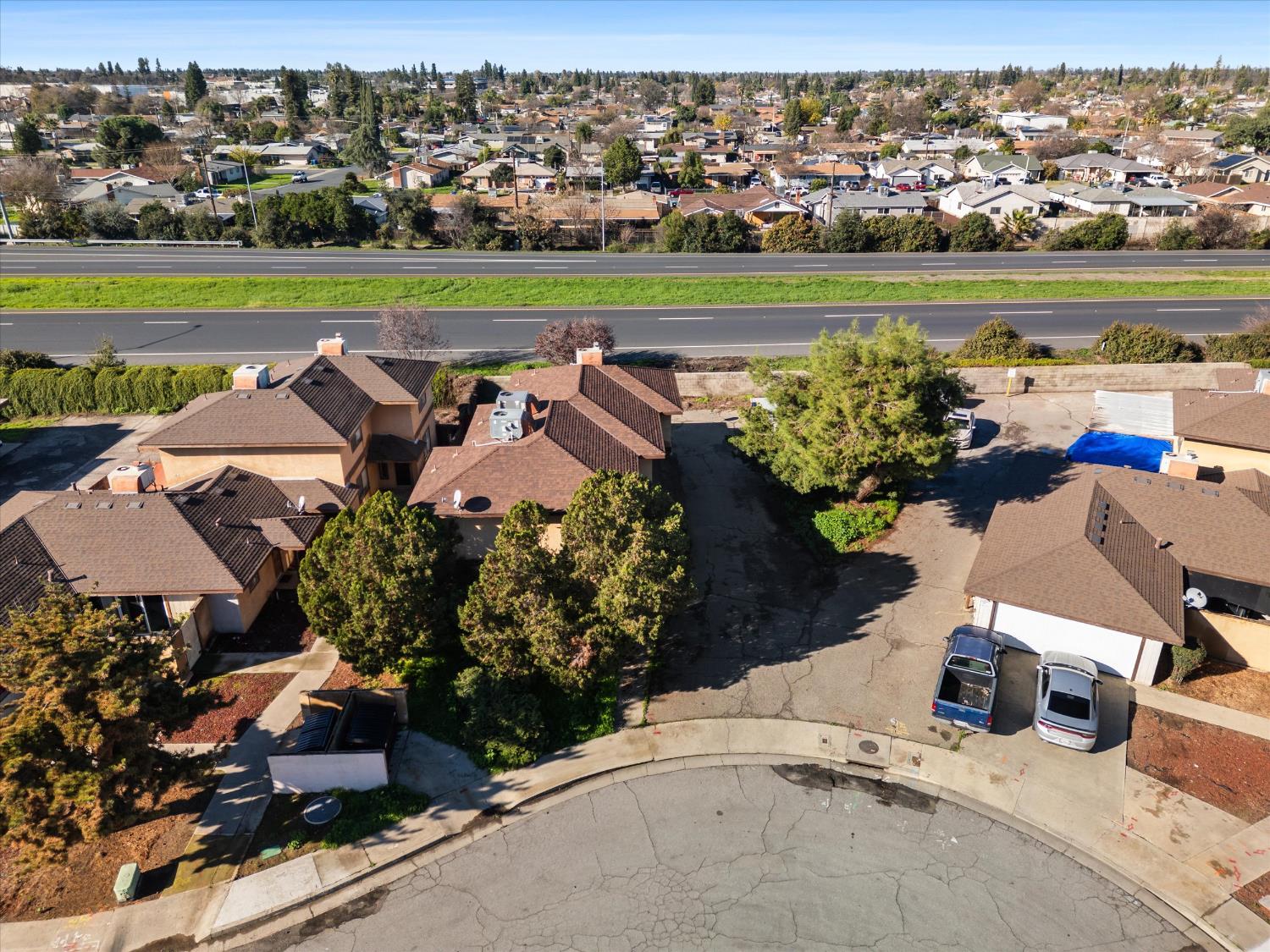 1081 Stonegate Cove Dr, Porterville, CA 93257