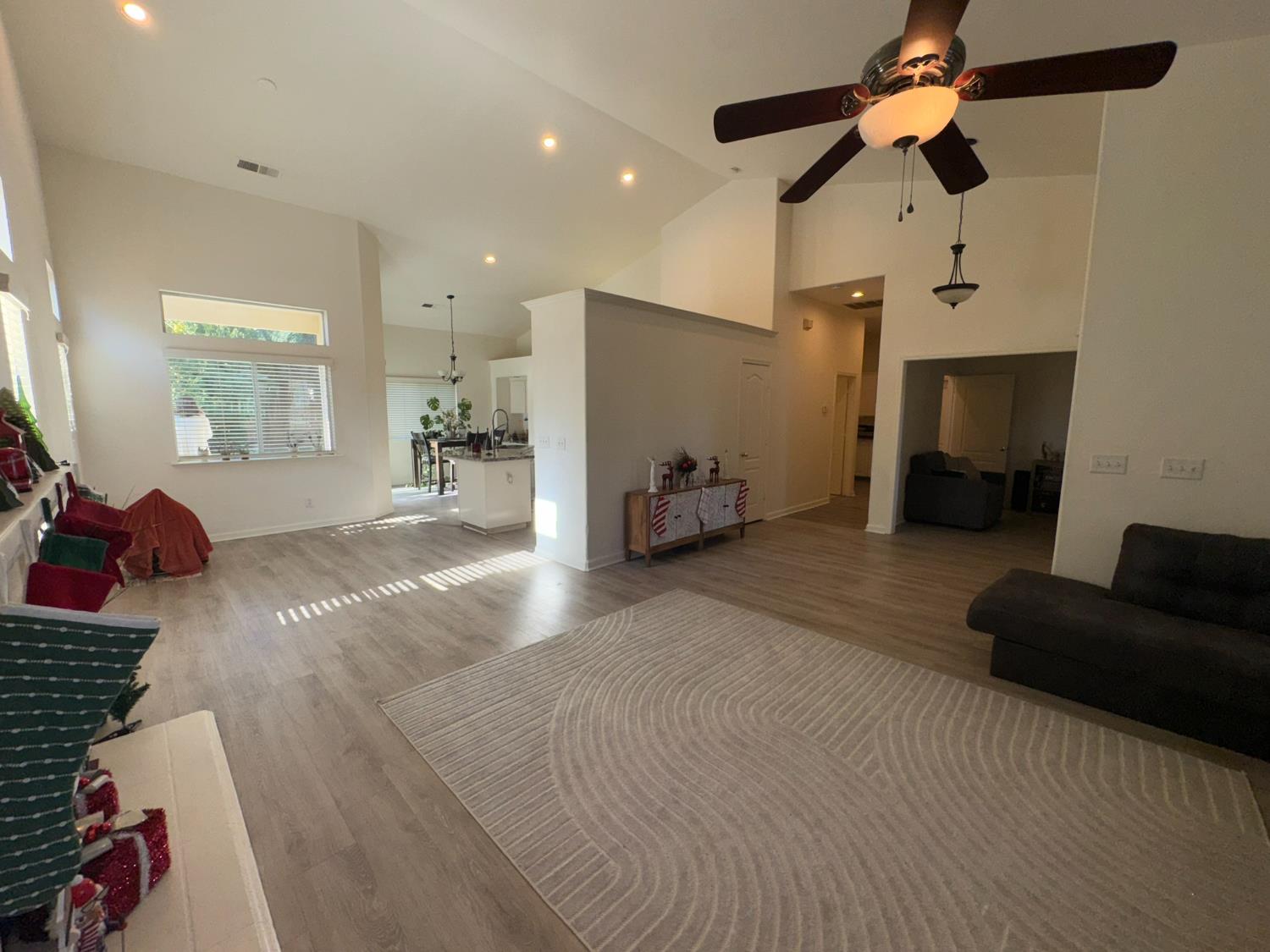 62 N Helm Ave, Clovis, CA 93612