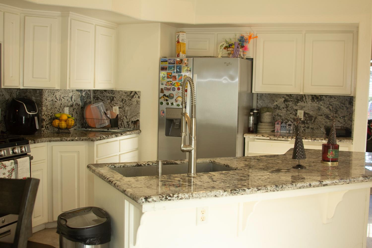 62 N Helm Ave, Clovis, CA 93612