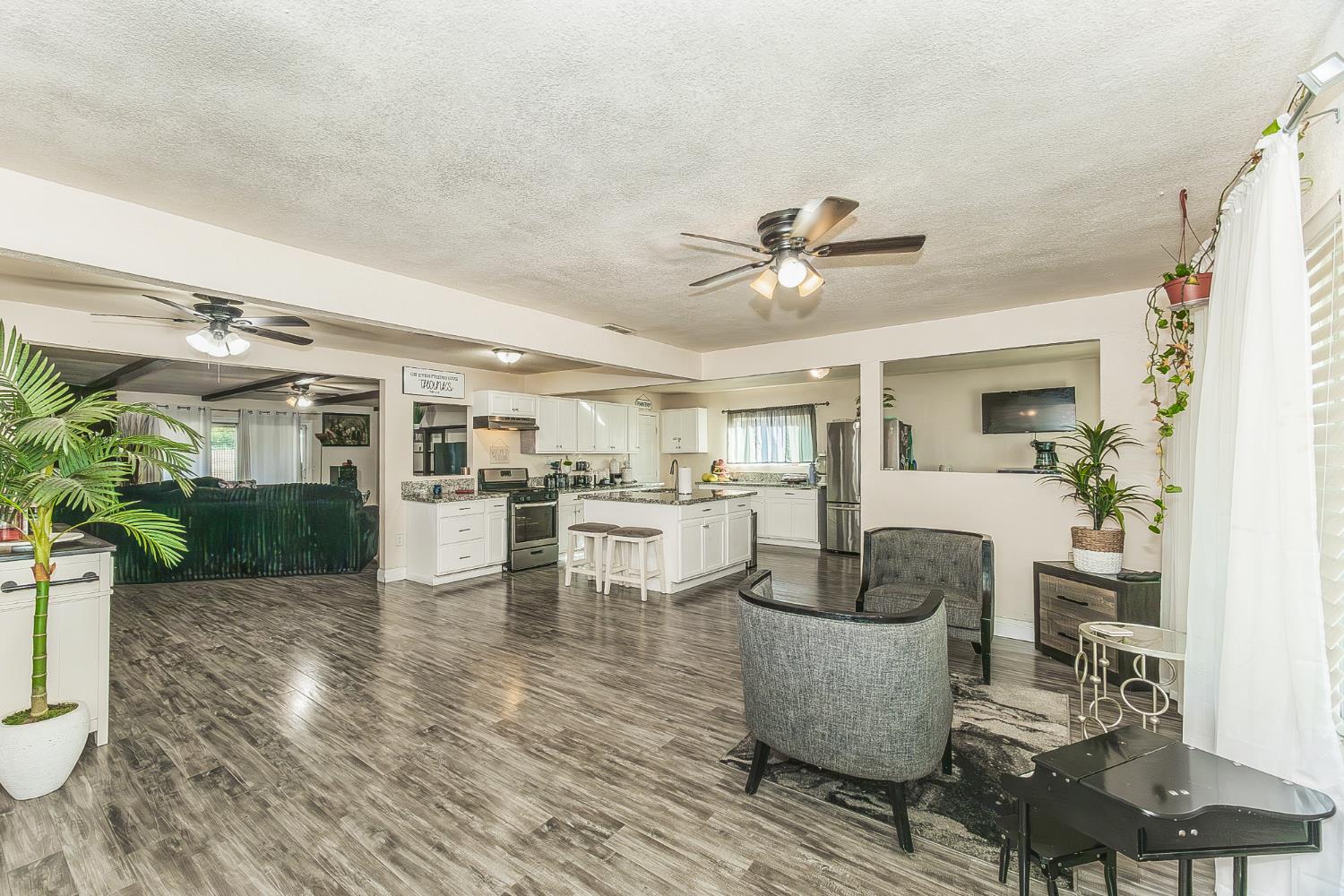 2467 S Holloway Ave, Fresno, CA 93725