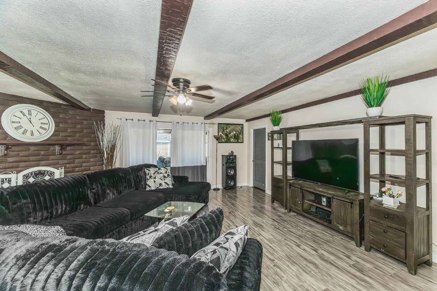 2467 S Holloway Ave, Fresno, CA 93725