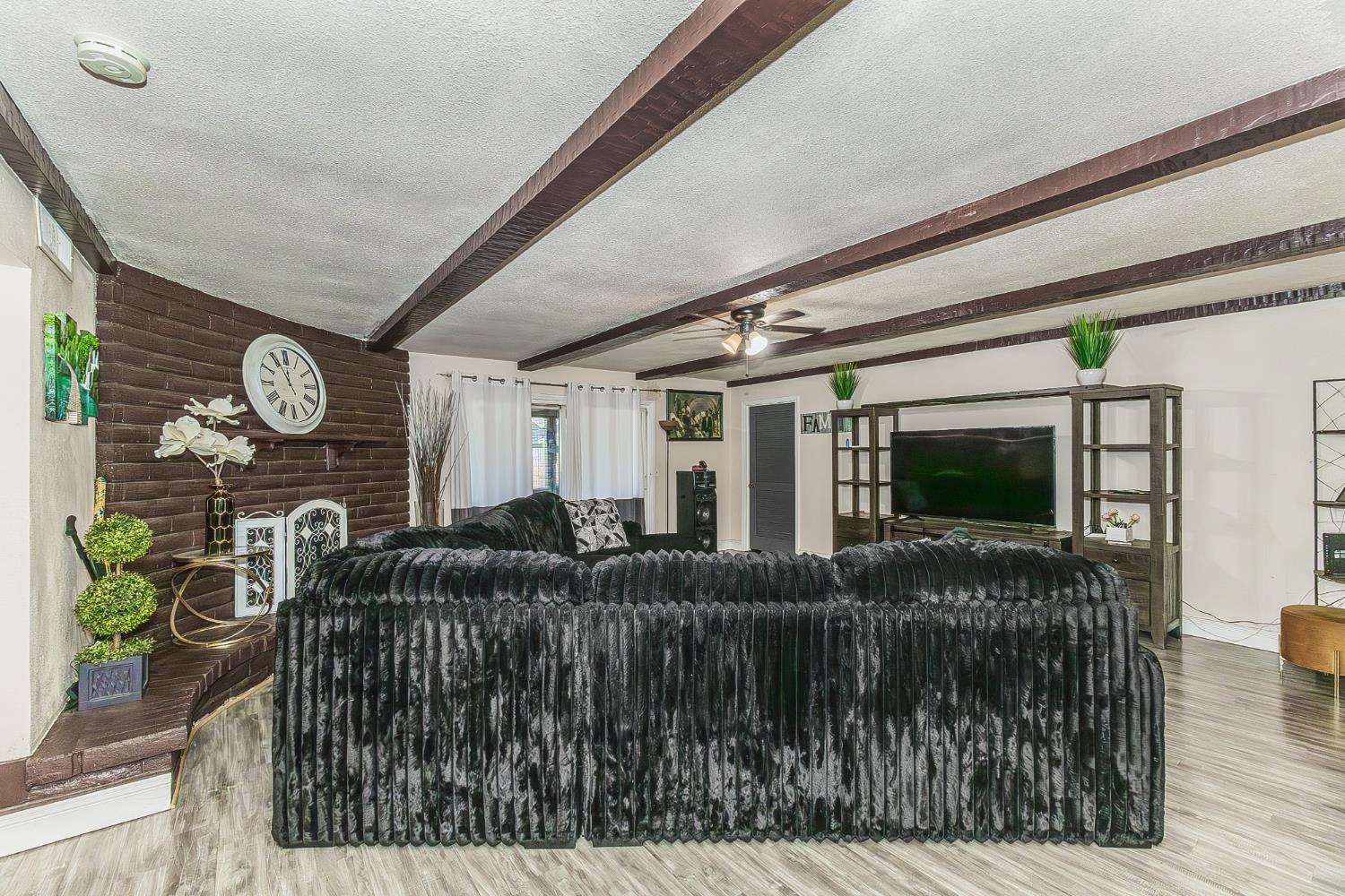 2467 S Holloway Ave, Fresno, CA 93725