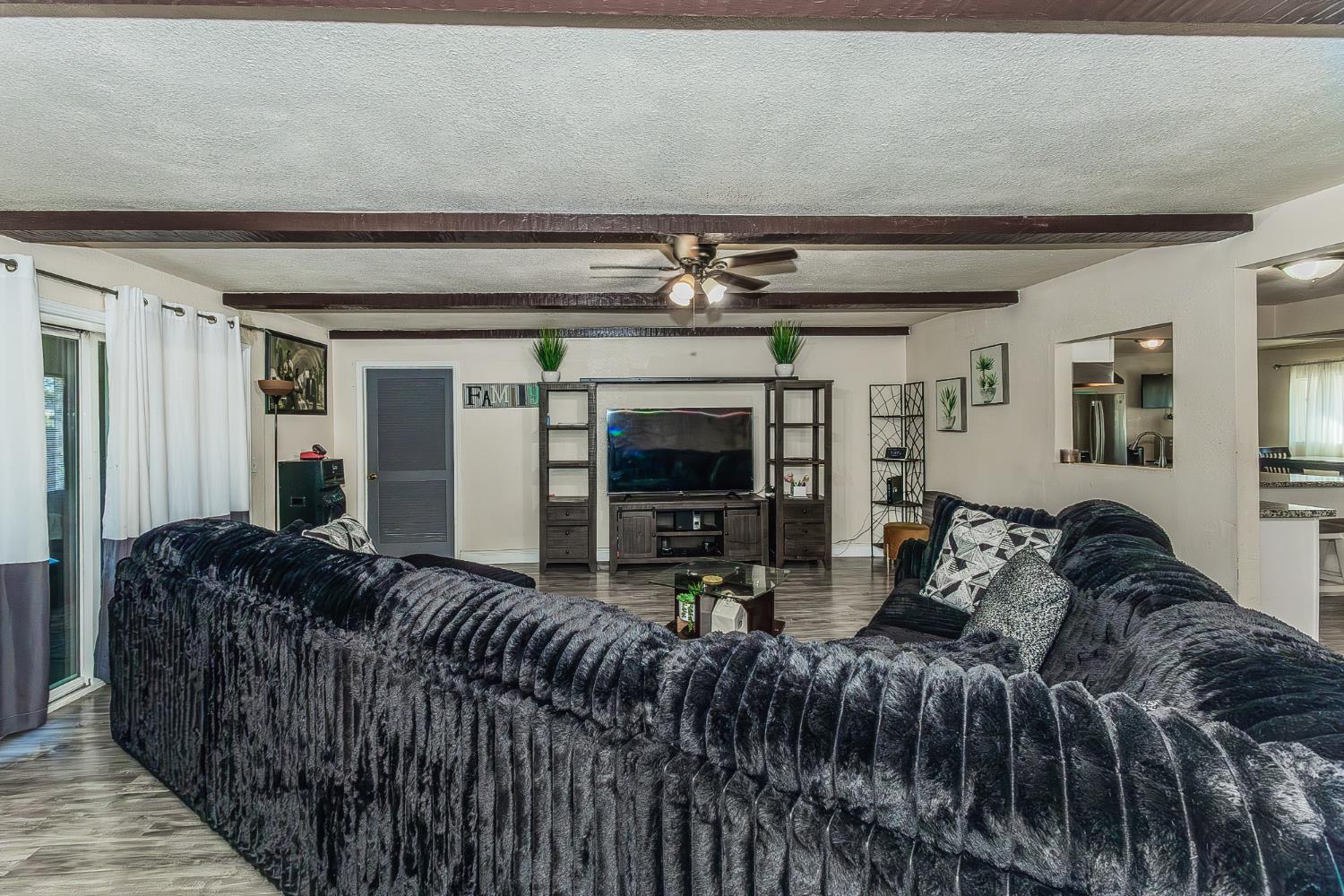 2467 S Holloway Ave, Fresno, CA 93725