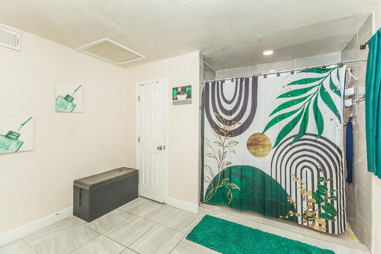 2467 S Holloway Ave, Fresno, CA 93725