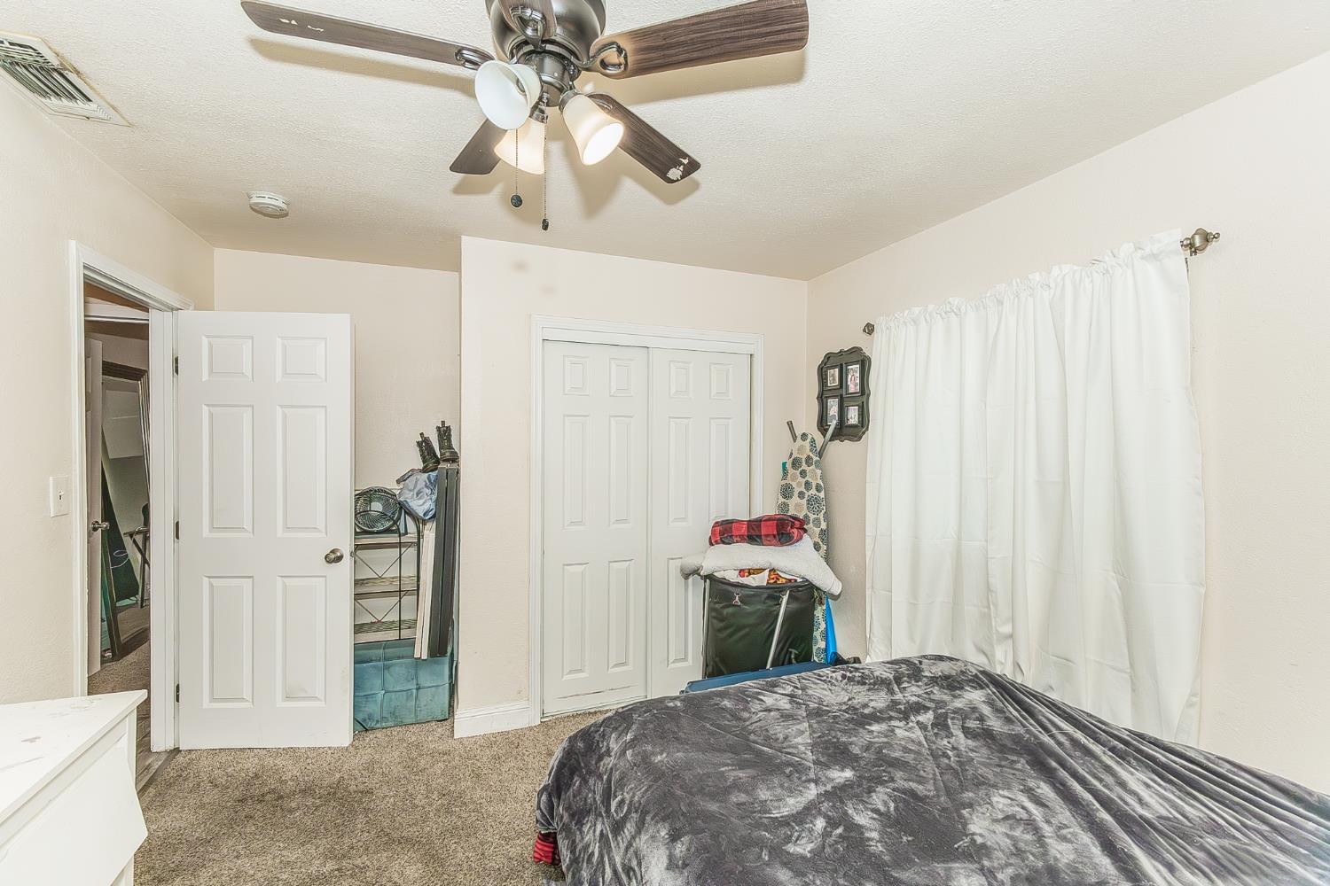 2467 S Holloway Ave, Fresno, CA 93725