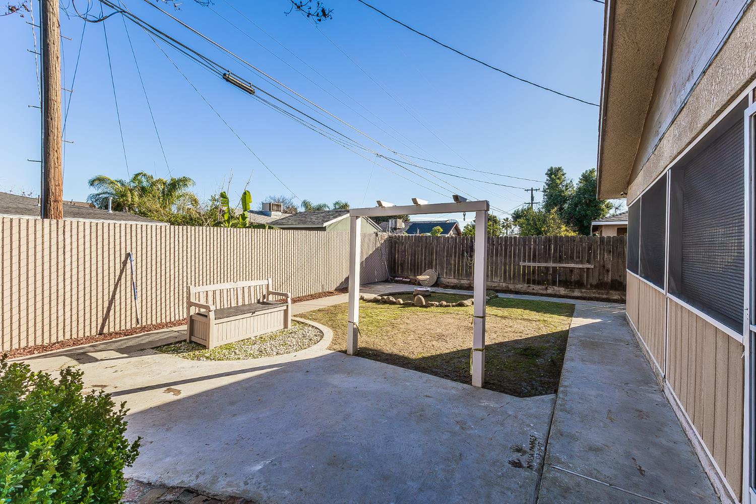 2467 S Holloway Ave, Fresno, CA 93725