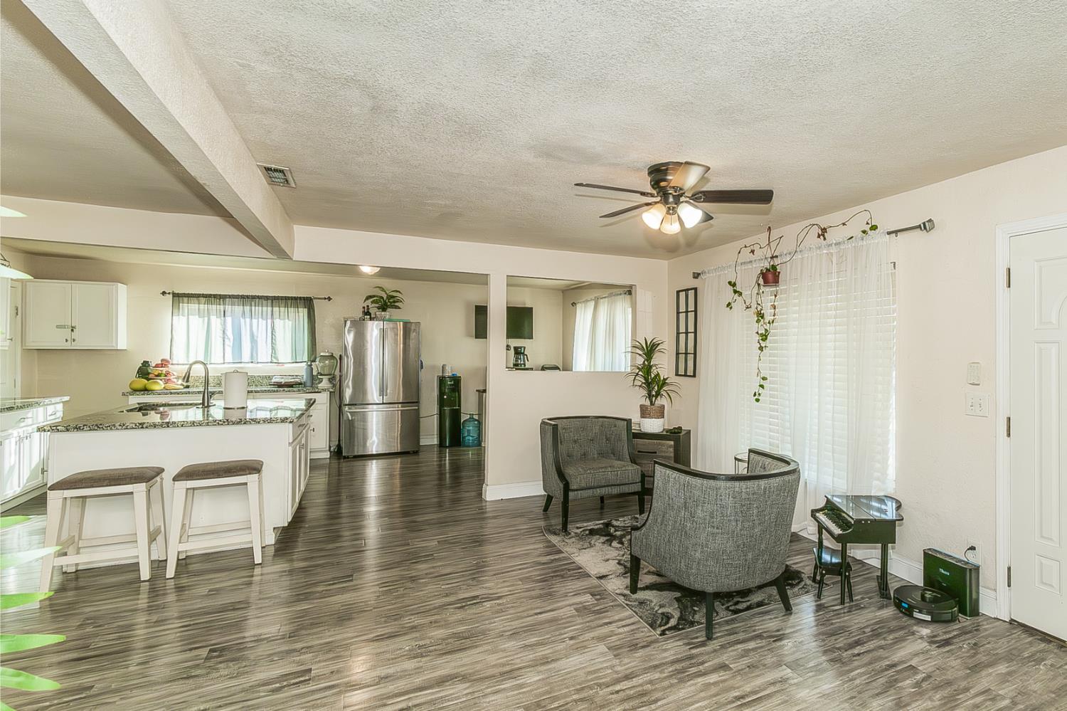 2467 S Holloway Ave, Fresno, CA 93725