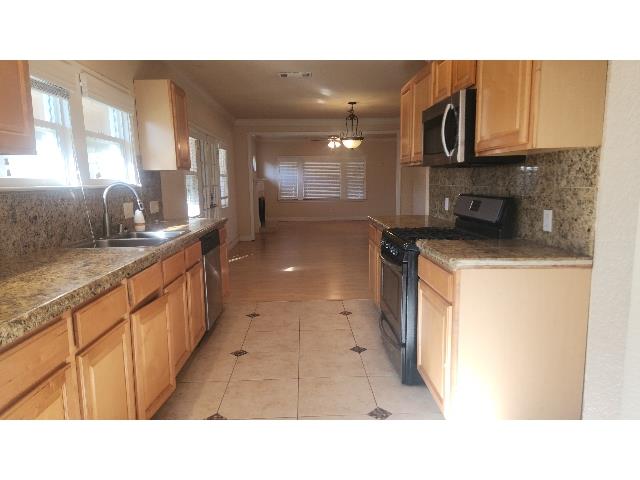 718 E Clinton Ave, Fresno, CA 93704