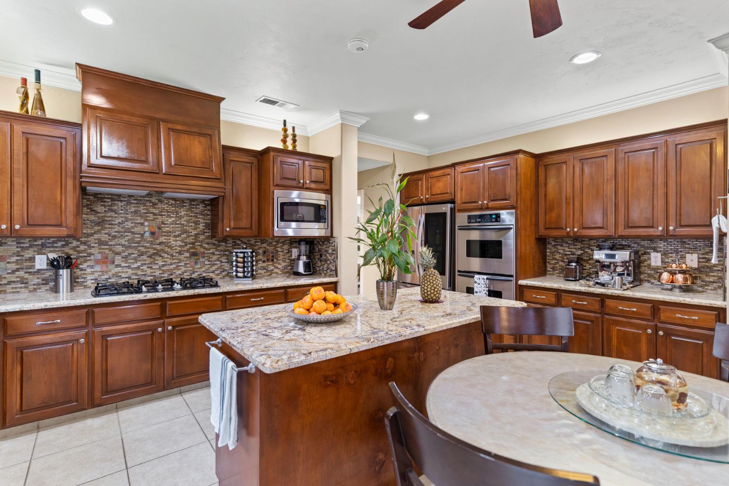 2878 E Omaha Ave, Fresno, CA 93720