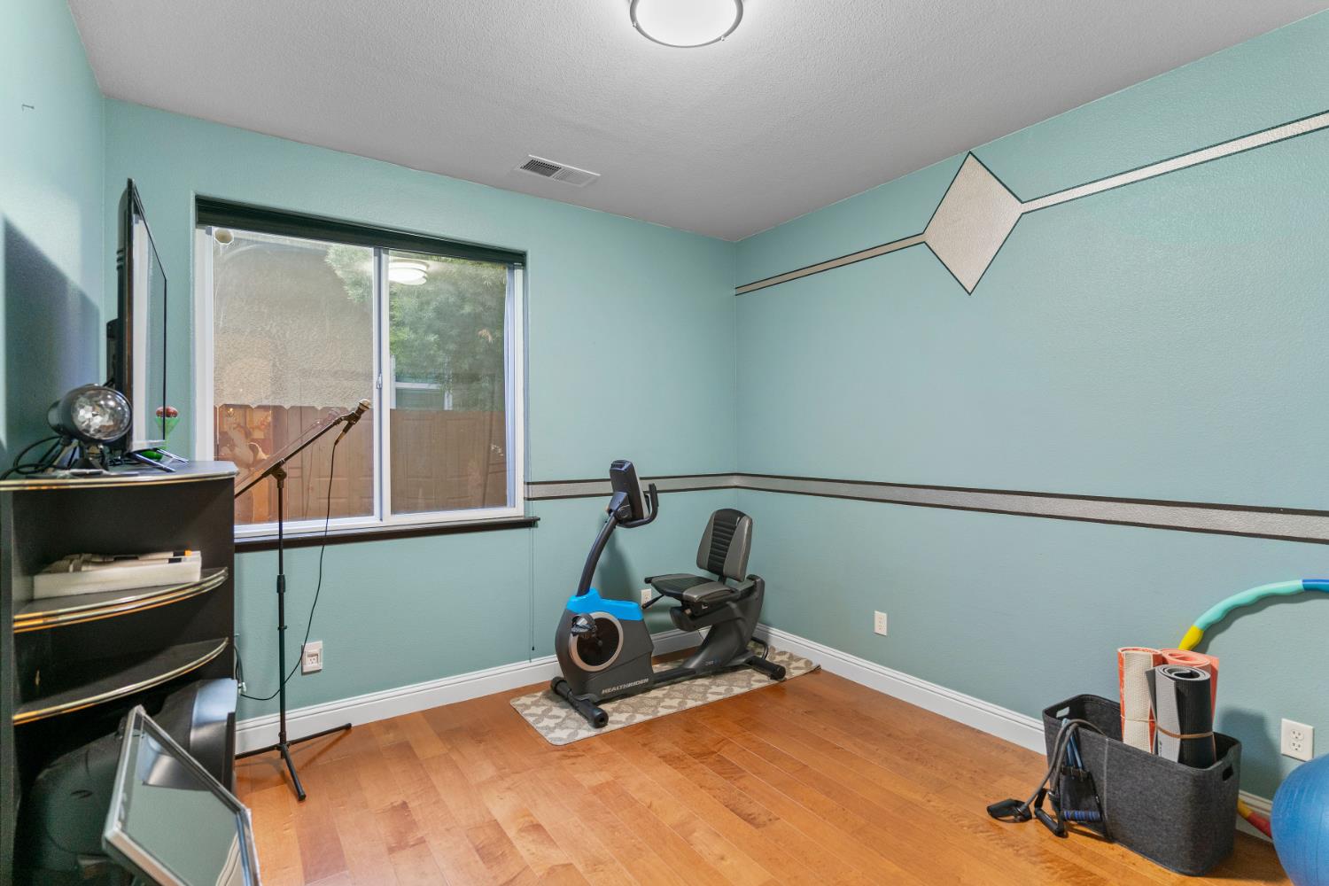 2878 E Omaha Ave, Fresno, CA 93720