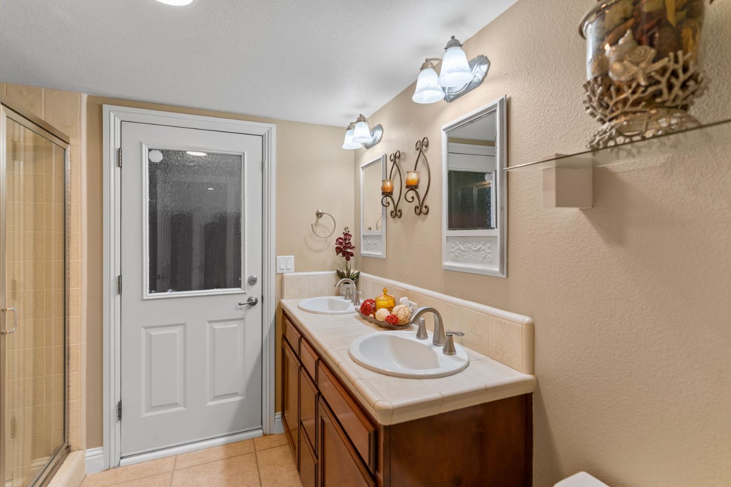 2878 E Omaha Ave, Fresno, CA 93720