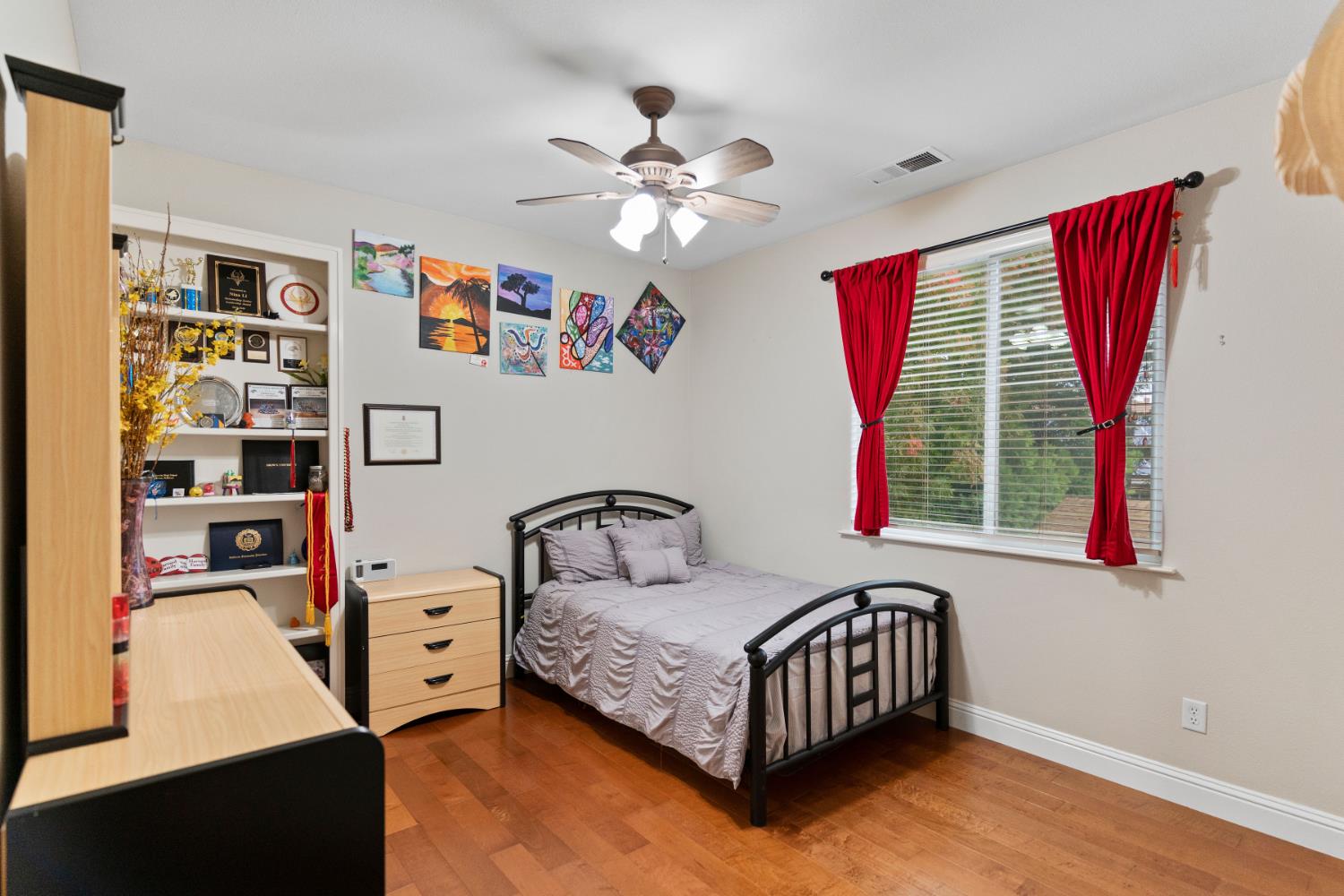 2878 E Omaha Ave, Fresno, CA 93720