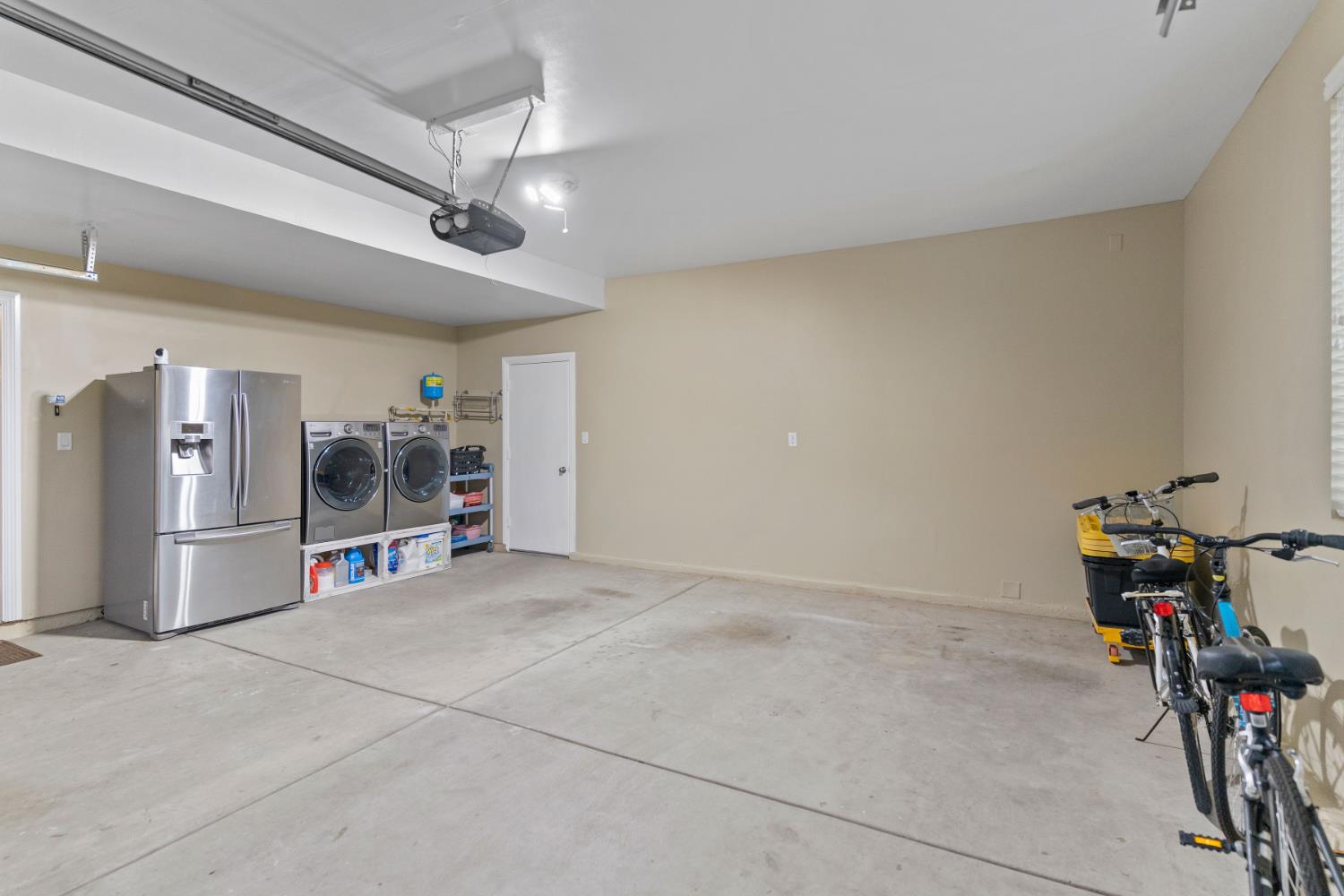 2878 E Omaha Ave, Fresno, CA 93720