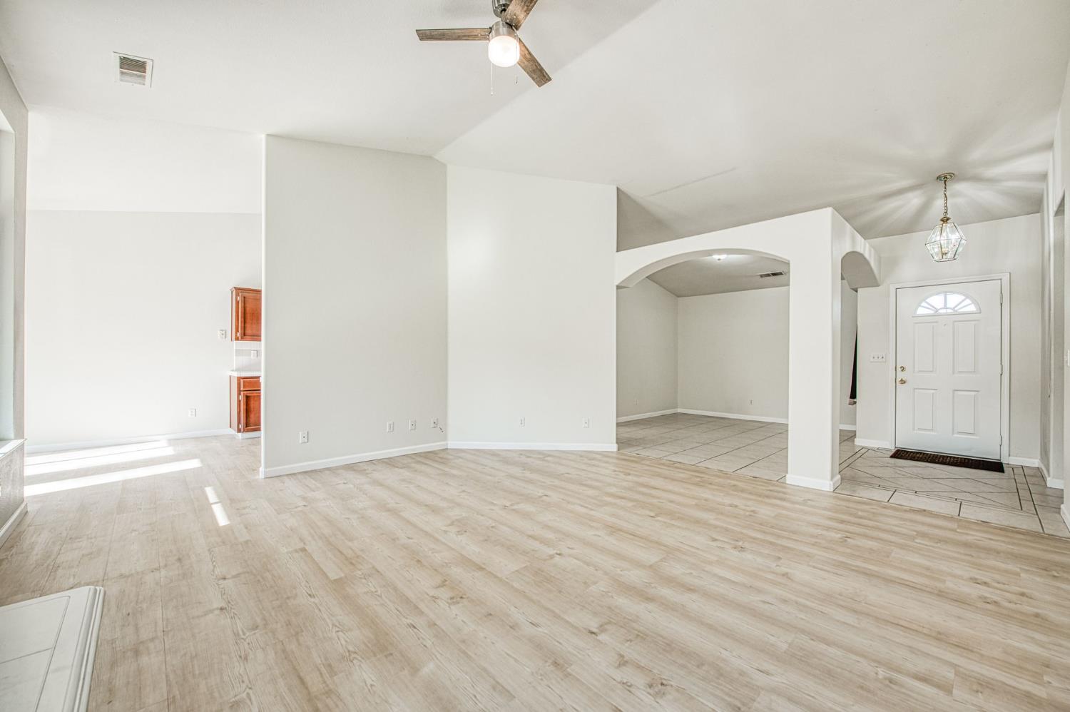 5397 W Robinson Ave, Fresno, CA 93722