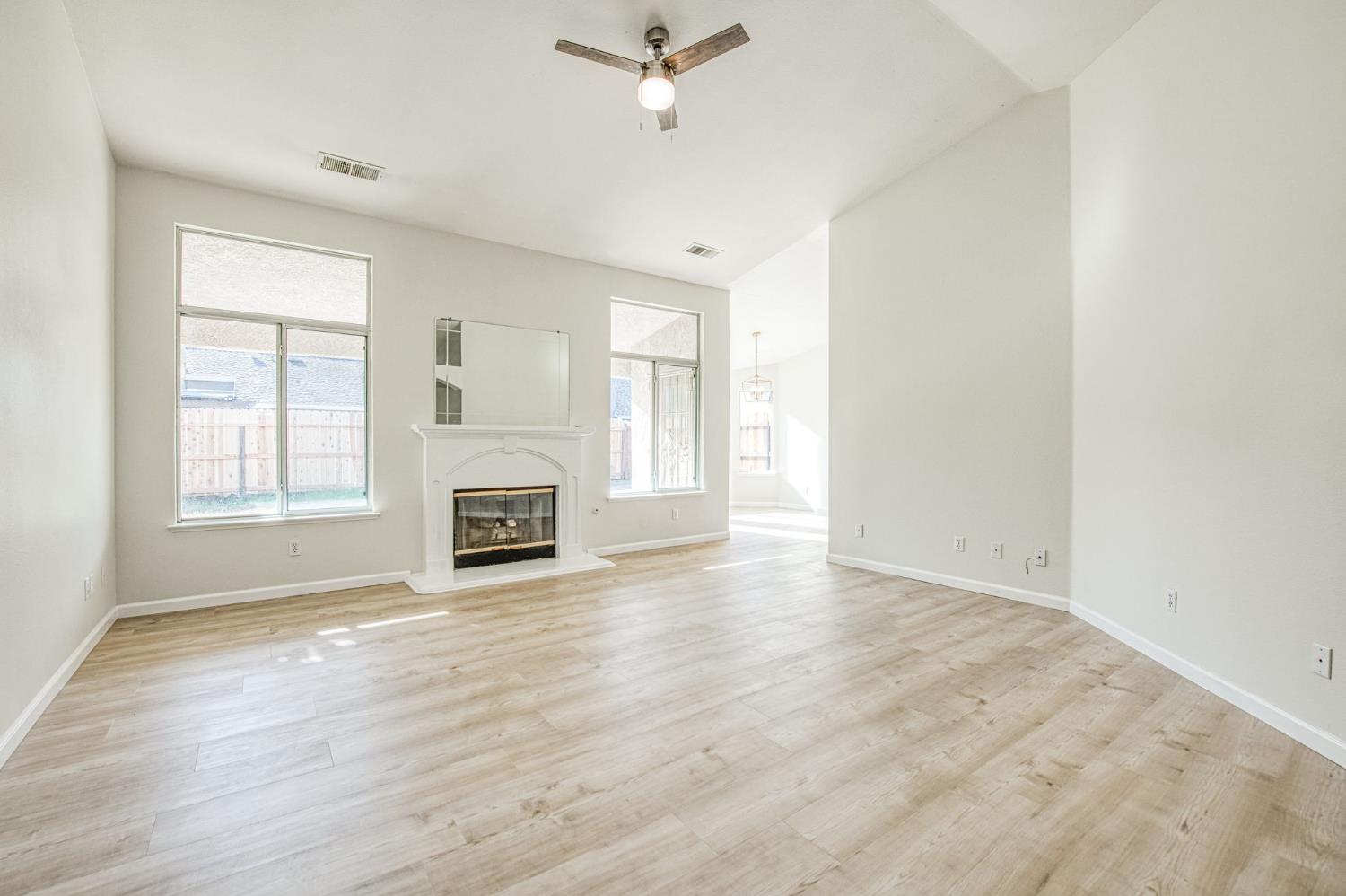 5397 W Robinson Ave, Fresno, CA 93722