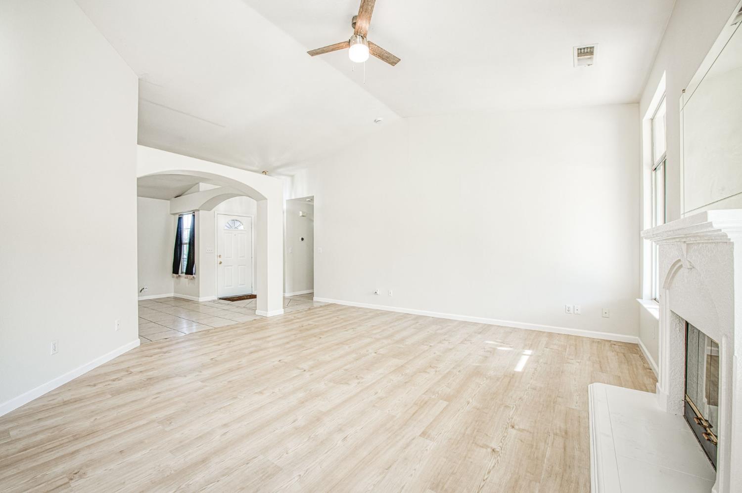 5397 W Robinson Ave, Fresno, CA 93722